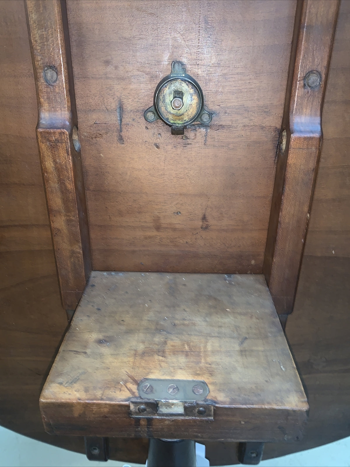 Antique Round English Carved Mahogany Tilt Top Tea Table Vitner's Wine Game