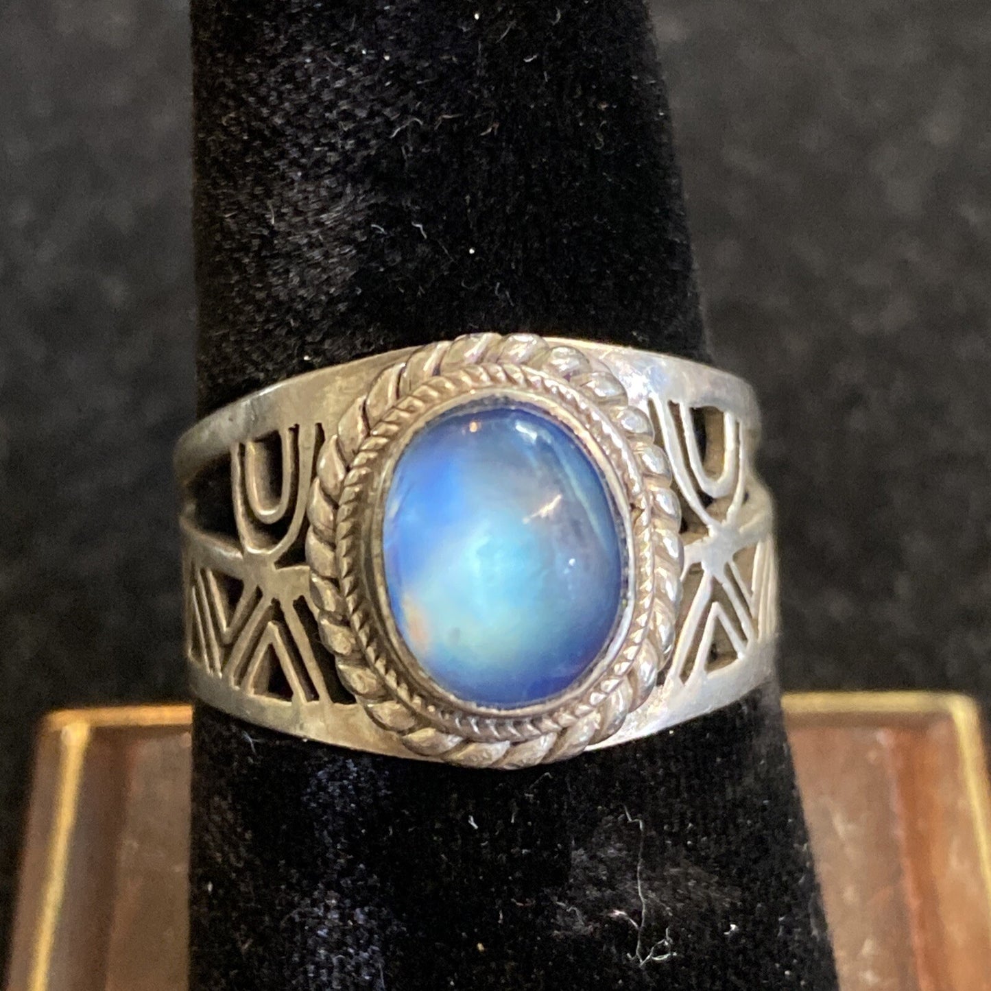 Sterling Silver 925 Blue Glass Stone Geometric Pattern Ring Sz 8.5 6.7g JM15