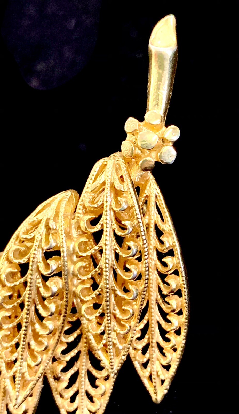 Signed PM Vintage Gold 12 Leaf Layered Brooch Pin 2 3/4" x 2"