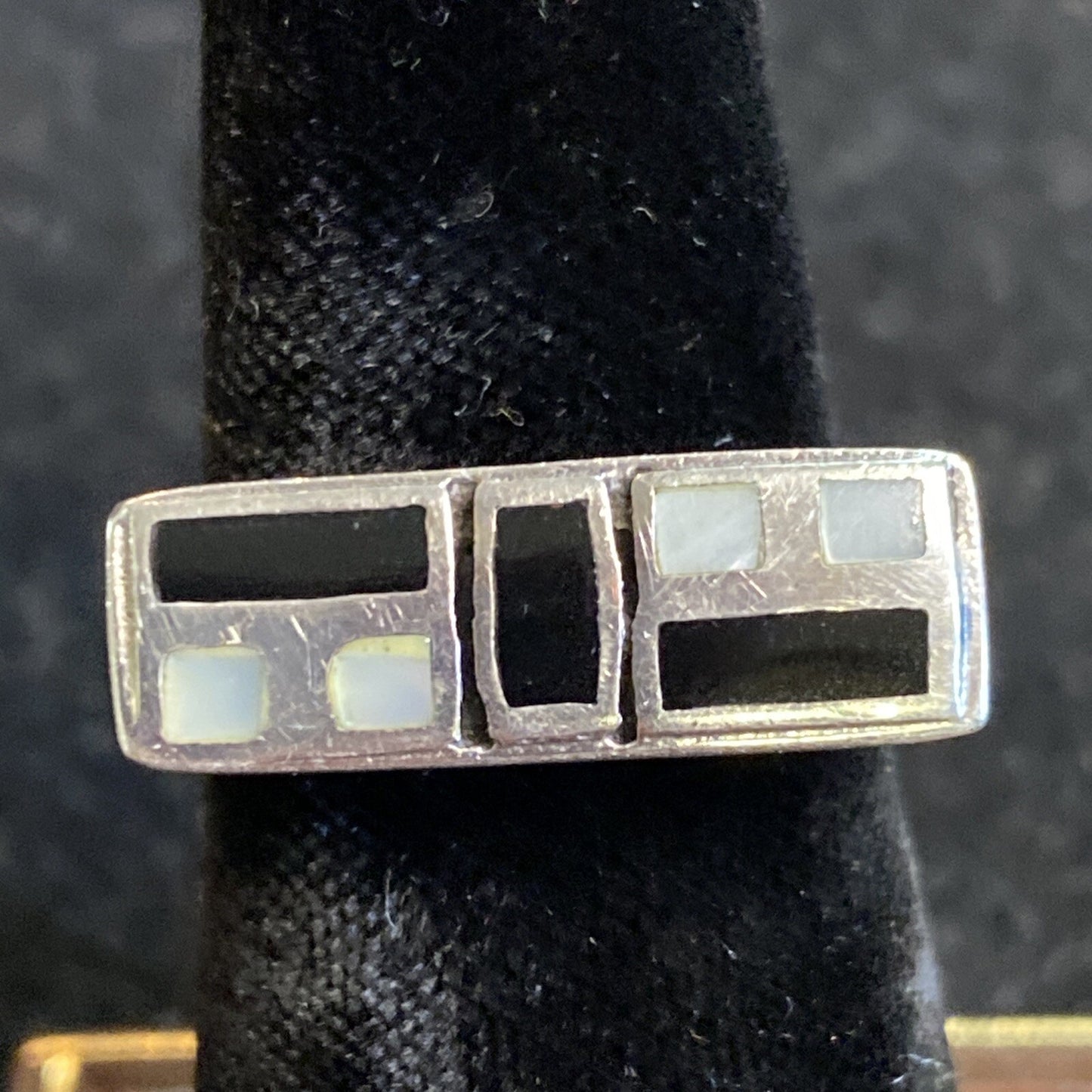 Sterling Silver 925 Mother of Pearl & Onyx Ring SZ 6.75 4.5g JM21