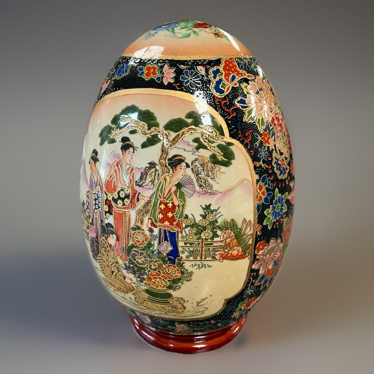 PB8 K.O.K Vintage Satsuma Hand Painted Moriage Geisha Scene Ceramic Egg w/ Base