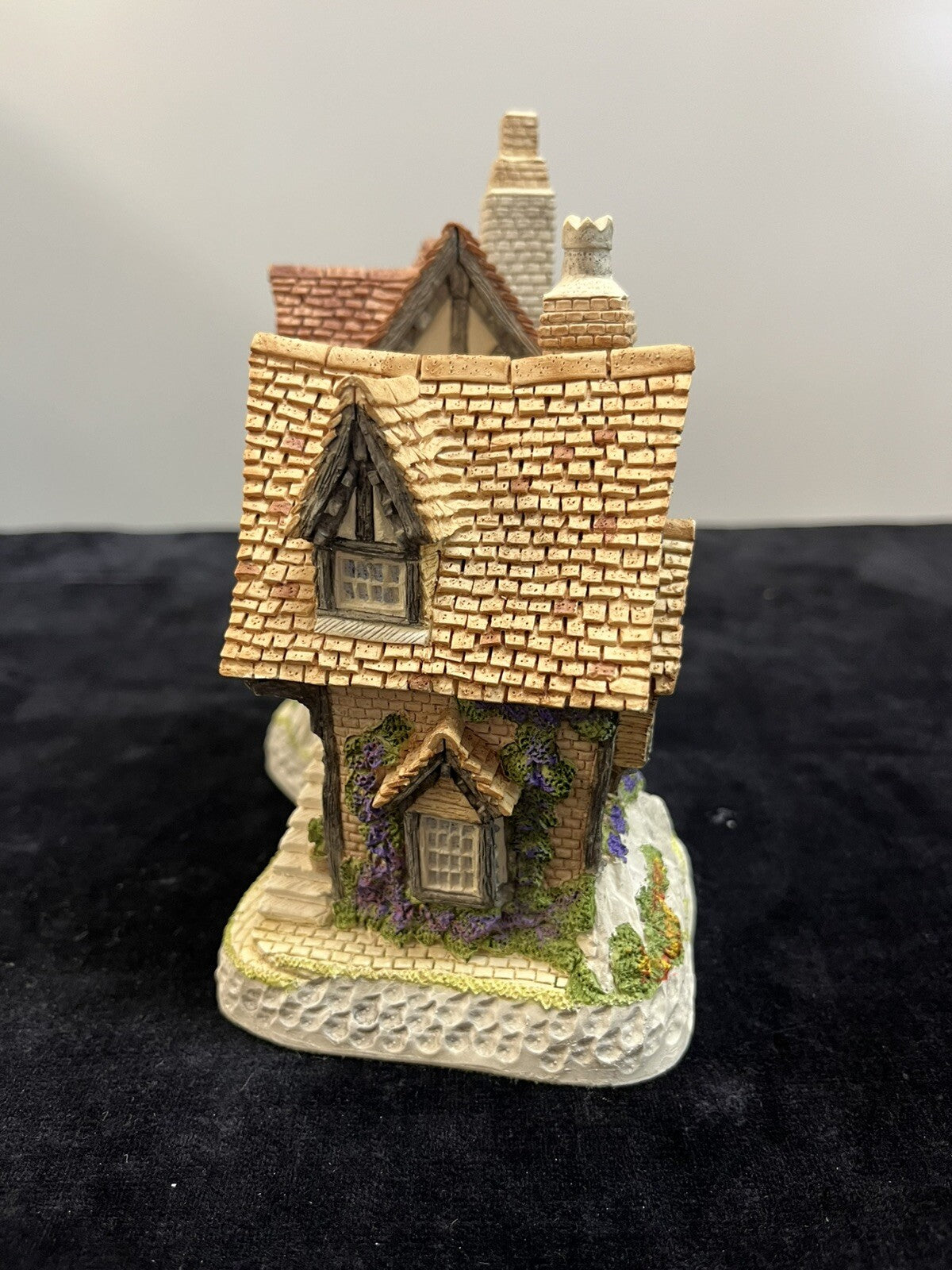 David Winter Cottages Will-o’-the-Wisp 1991 w/ COA And Original Box