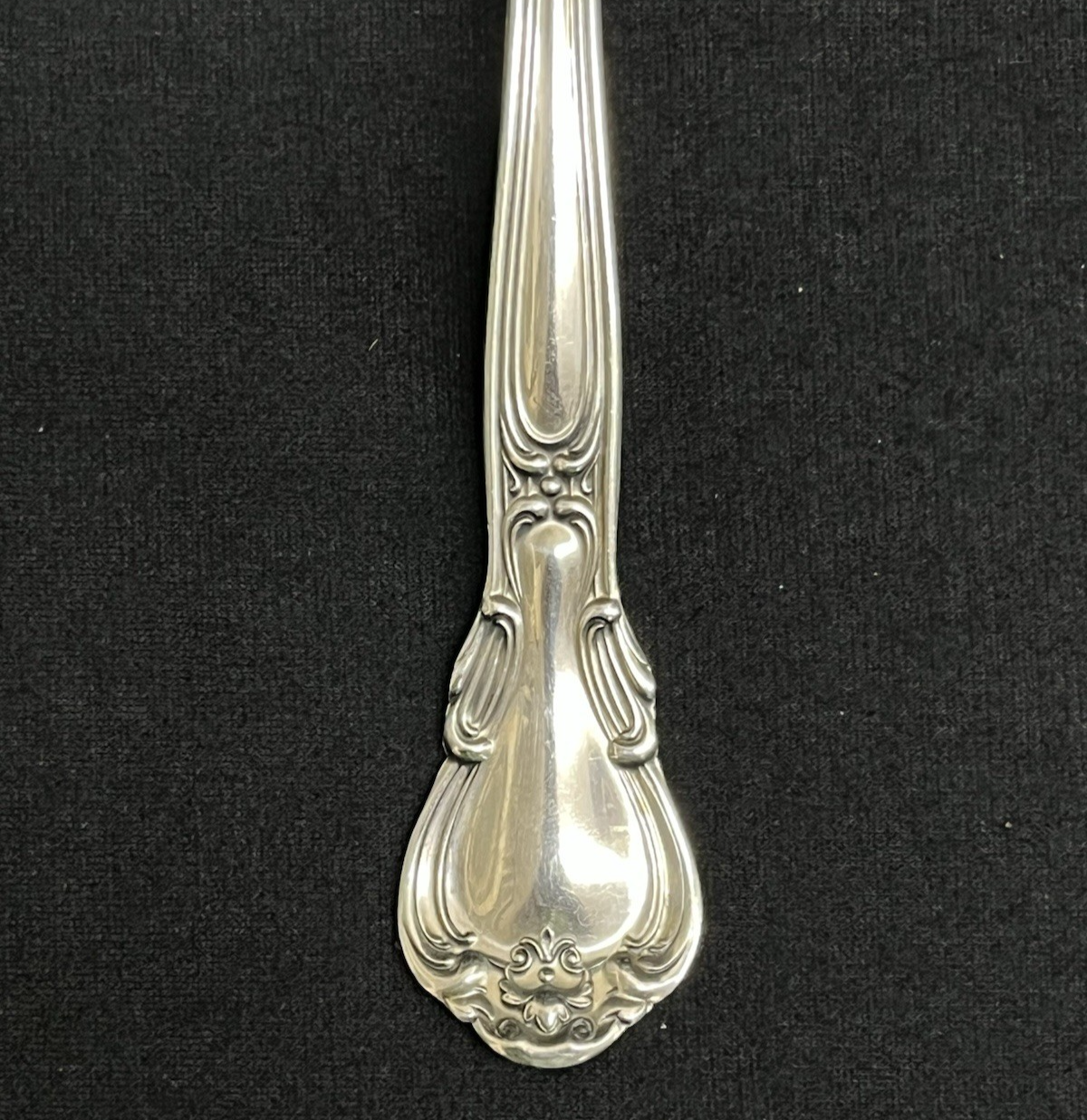 Chantilly by Gorham Sterling Silver 63.33g Pierced Serving Tablespoon 8 3/8"