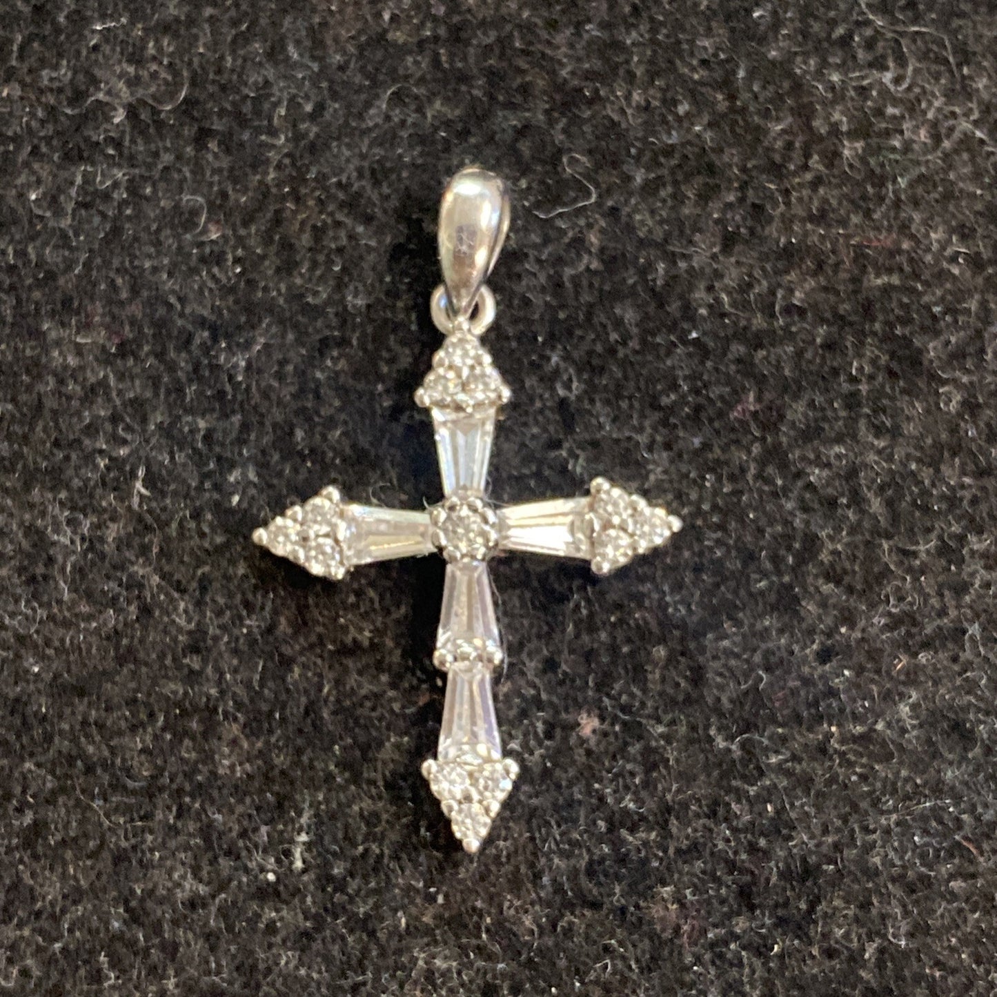 Sterling Silver 925 CZ Stone Cross Shaped Pendant 1.7g