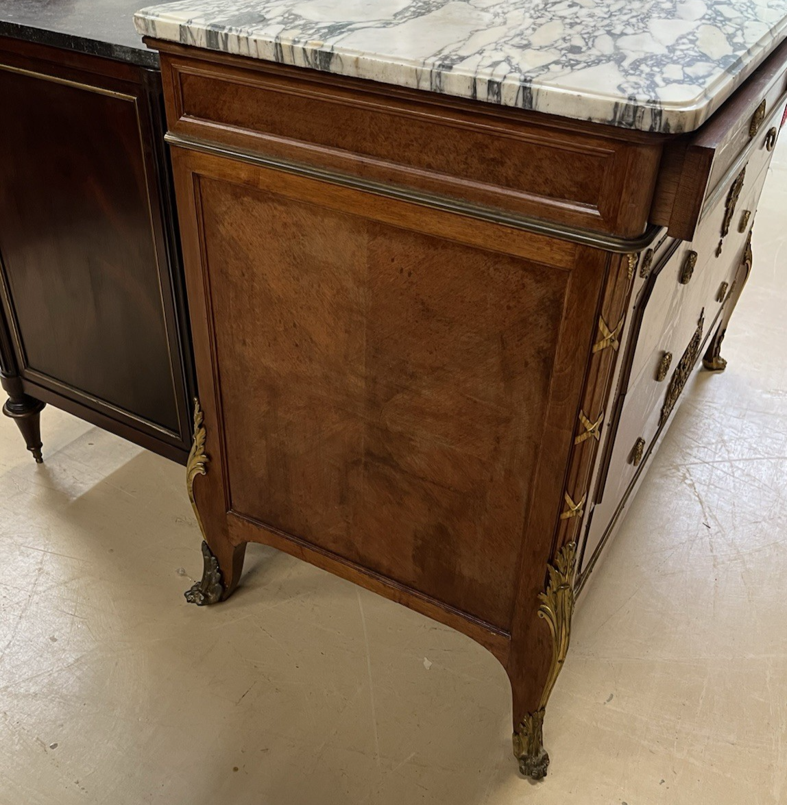 ANTIQUE FRENCH TRANSITIONAL BRONZE ORMOLU MOUNTED WHITE MARBLE-TOP COMMODE CHEST