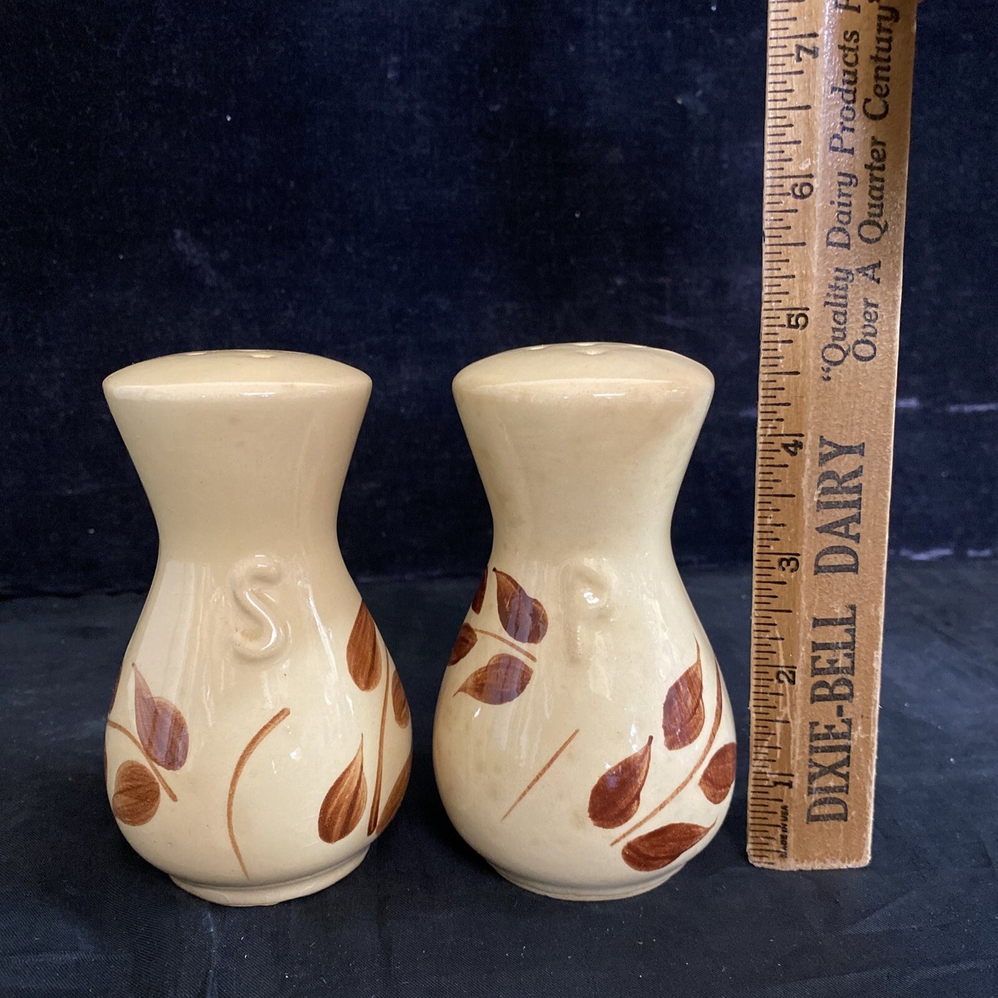 WATT POTTERY SALT & PEPPER SHAKER WITH AUTUMN FOLIAGE SERIES PATTERN