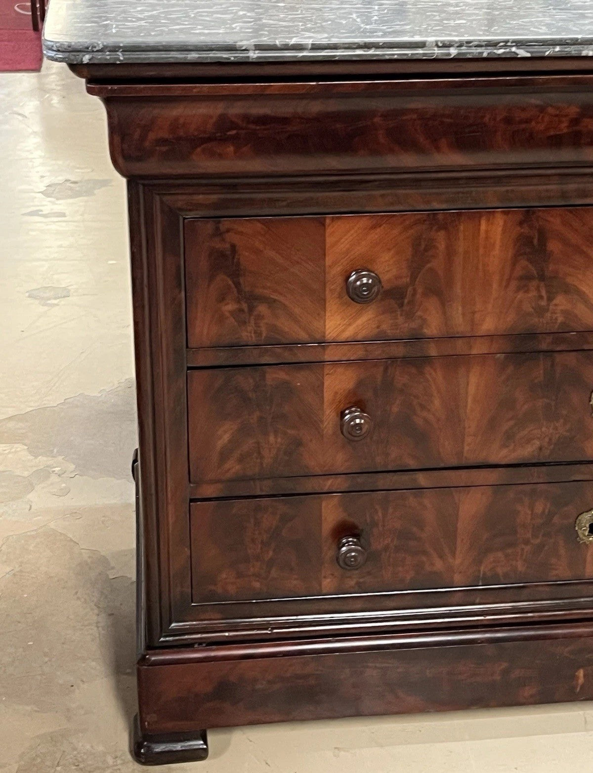 ANTIQUE FRENCH LOUIS PHILIPPE MARBLE-TOP BURLED MAHOGANY CHEST COMMODE