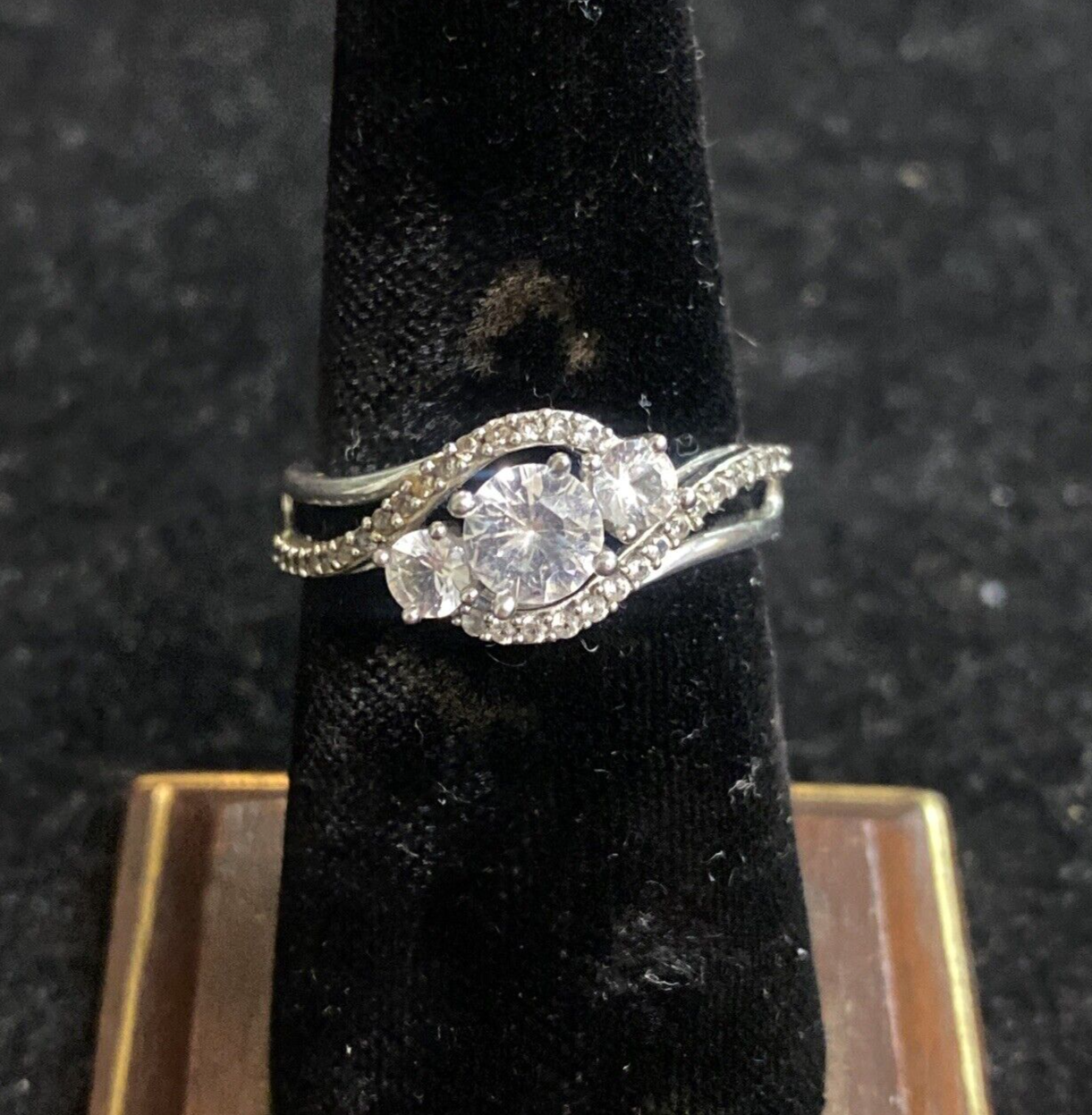 Sterling Silver 925 Ring Size 6.75 CZ Stones 2.8g