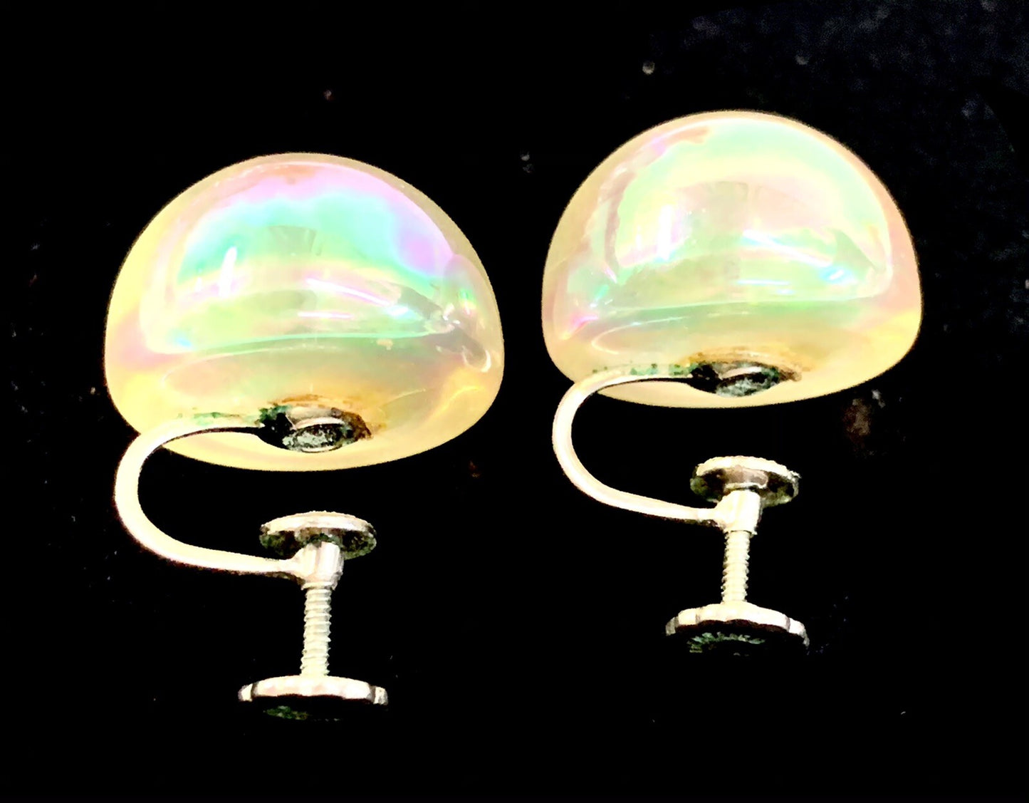 VTG.RICHELIEU WHITE IRIDESCENT LUCITE SCREW BACK EARRINGS