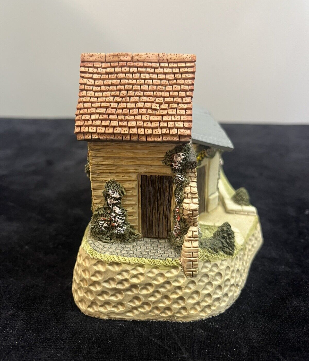 David Winter Cottages Collectors Piece No.6 1989: The Coal Shed w/ box