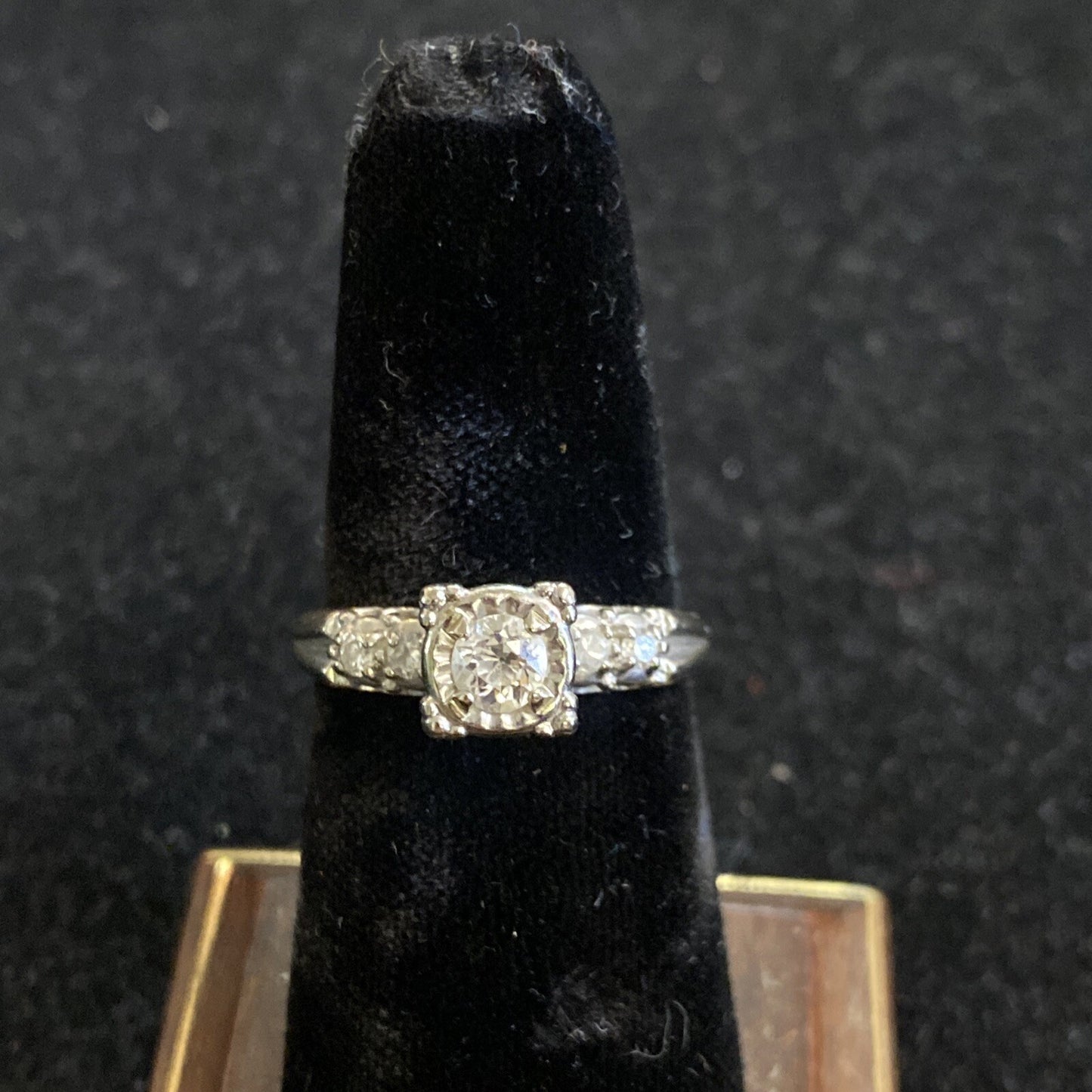 3.7g 14K White Gold Diamond Wedding Ring Size 6.25