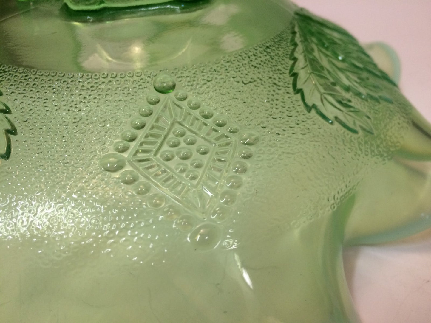 JEFFERSON GLASS  Ruffled  Green OPALESCENT Leaf & Diamond 3 footed 8-3/8" Bowl