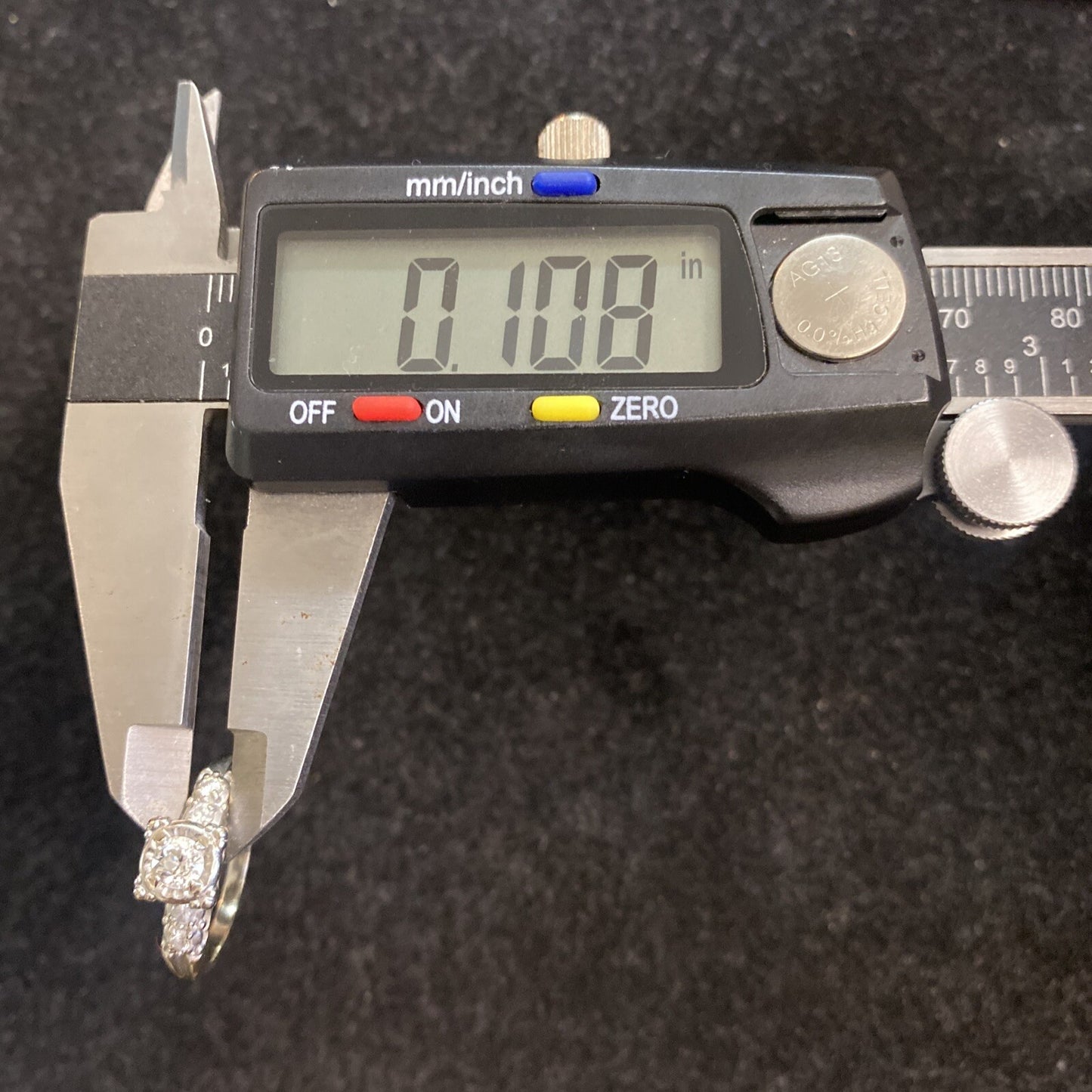 3.7g 14K White Gold Diamond Wedding Ring Size 6.25