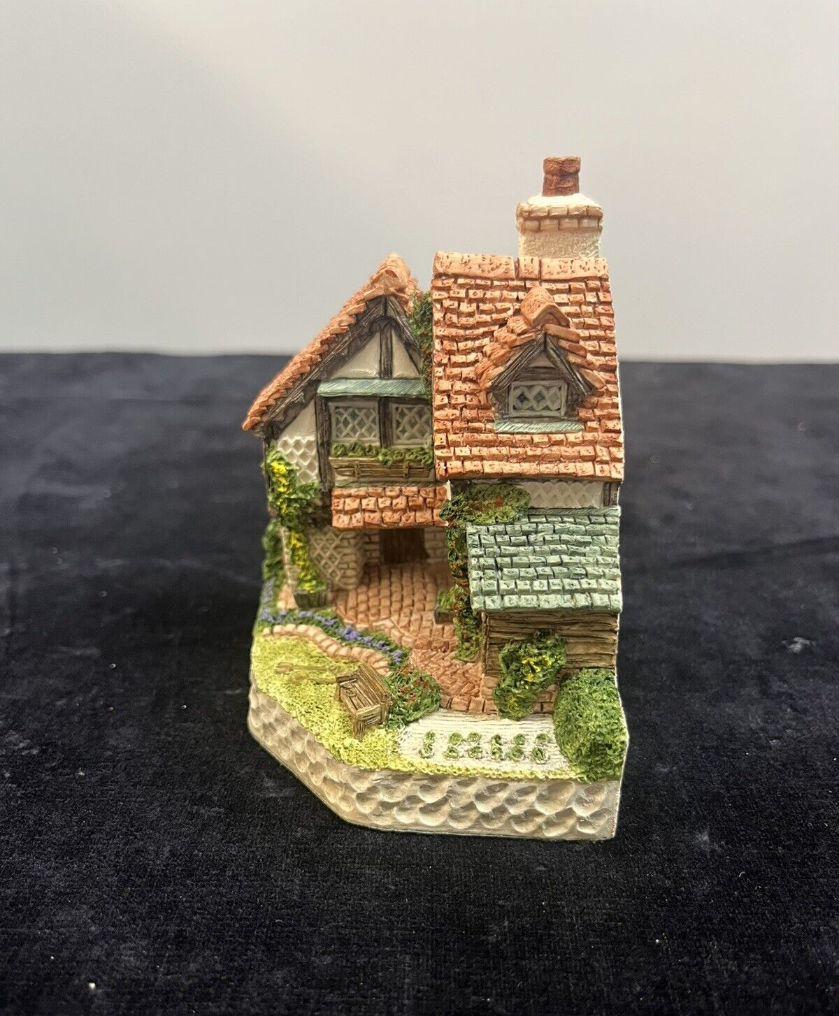 David Winter Gardener's Cottage mint condition w COA w/ original box 3x Seeds