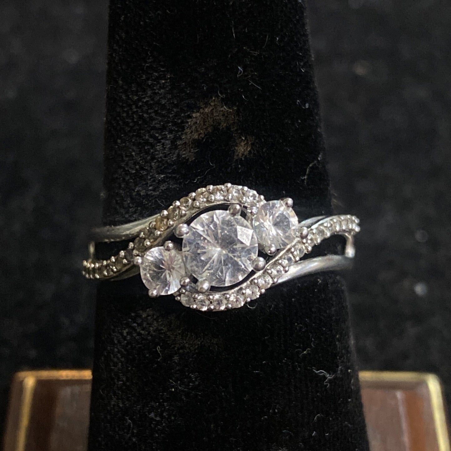 Sterling Silver 925 Ring Size 6.75 CZ Stones 2.8g