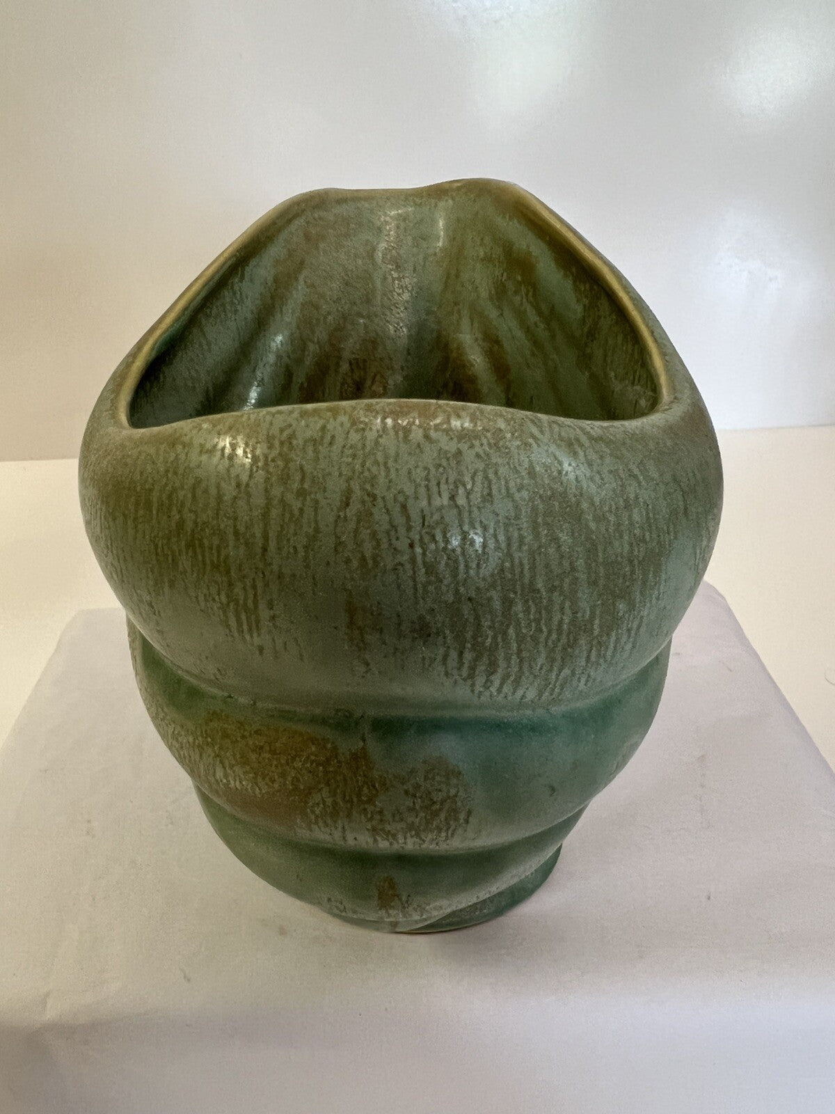 ROSEVILLE U.S.A. 556-6" CORNUCOPIA  Green Horn of Plenty Capri Line