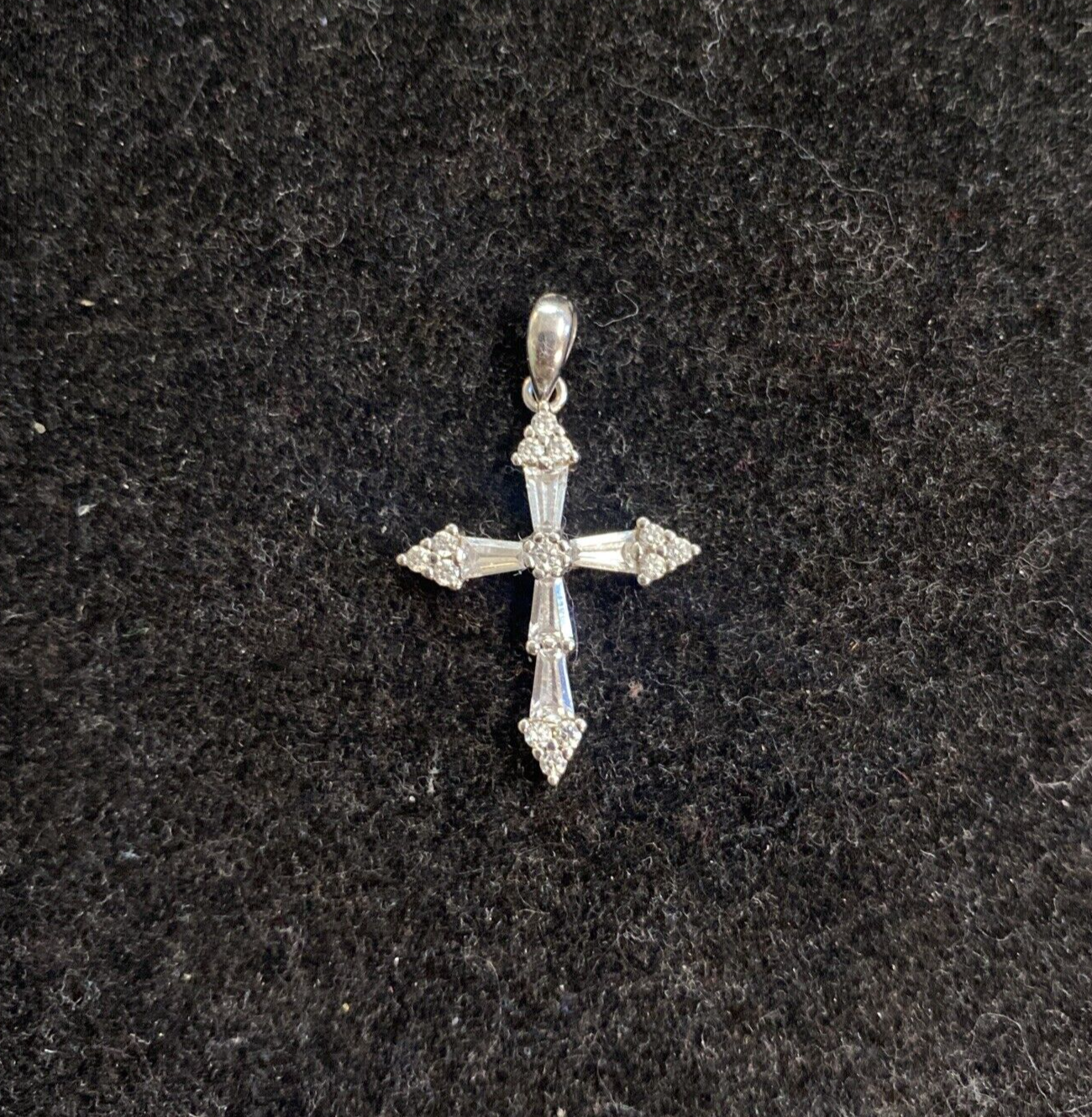 Sterling Silver 925 CZ Stone Cross Shaped Pendant 1.7g