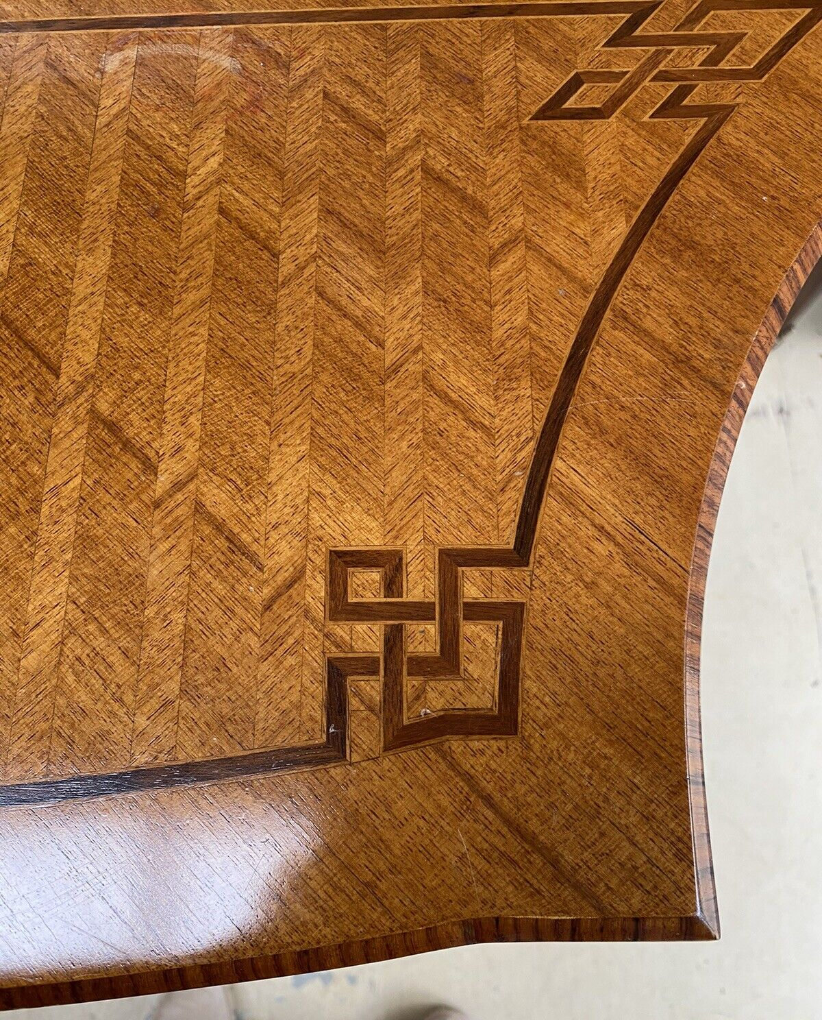 ITALIAN NEOCLASSICAL MATCHED VENEER PARQUETRY ENTRYWAY CABINET CHEST