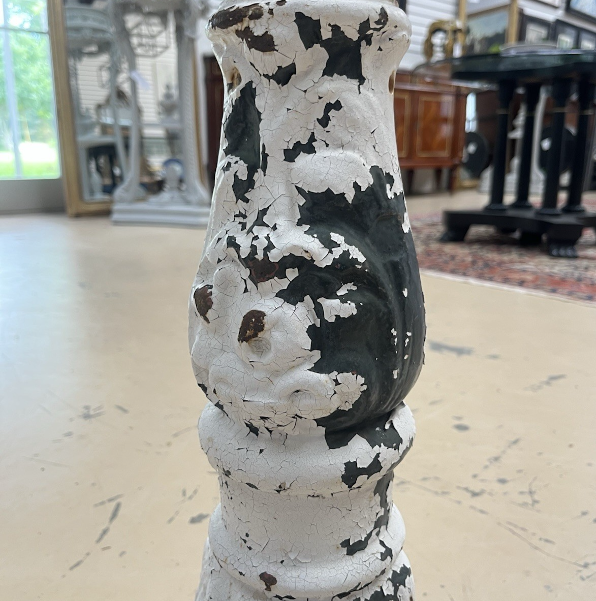 WHITE PAINTED FRENCH CAST IRON FOLIATED STANCHION BOLLARD POST 24.5"