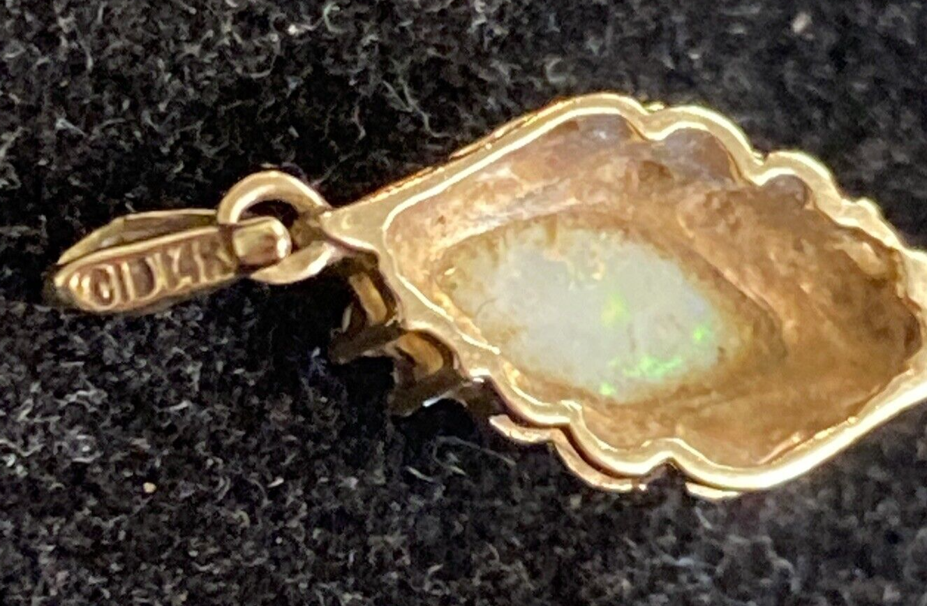 1.87g 14K Yellow Gold & Opal Pendant Necklace 18.25" 14k Yellow Gold Chain