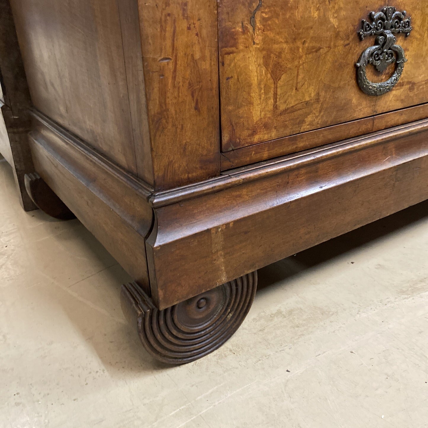 ANTIQUE FRENCH LOUIS PHILIPPE PERIOD MARBLE-TOP BURLED WALNUT COMMODE CHEST