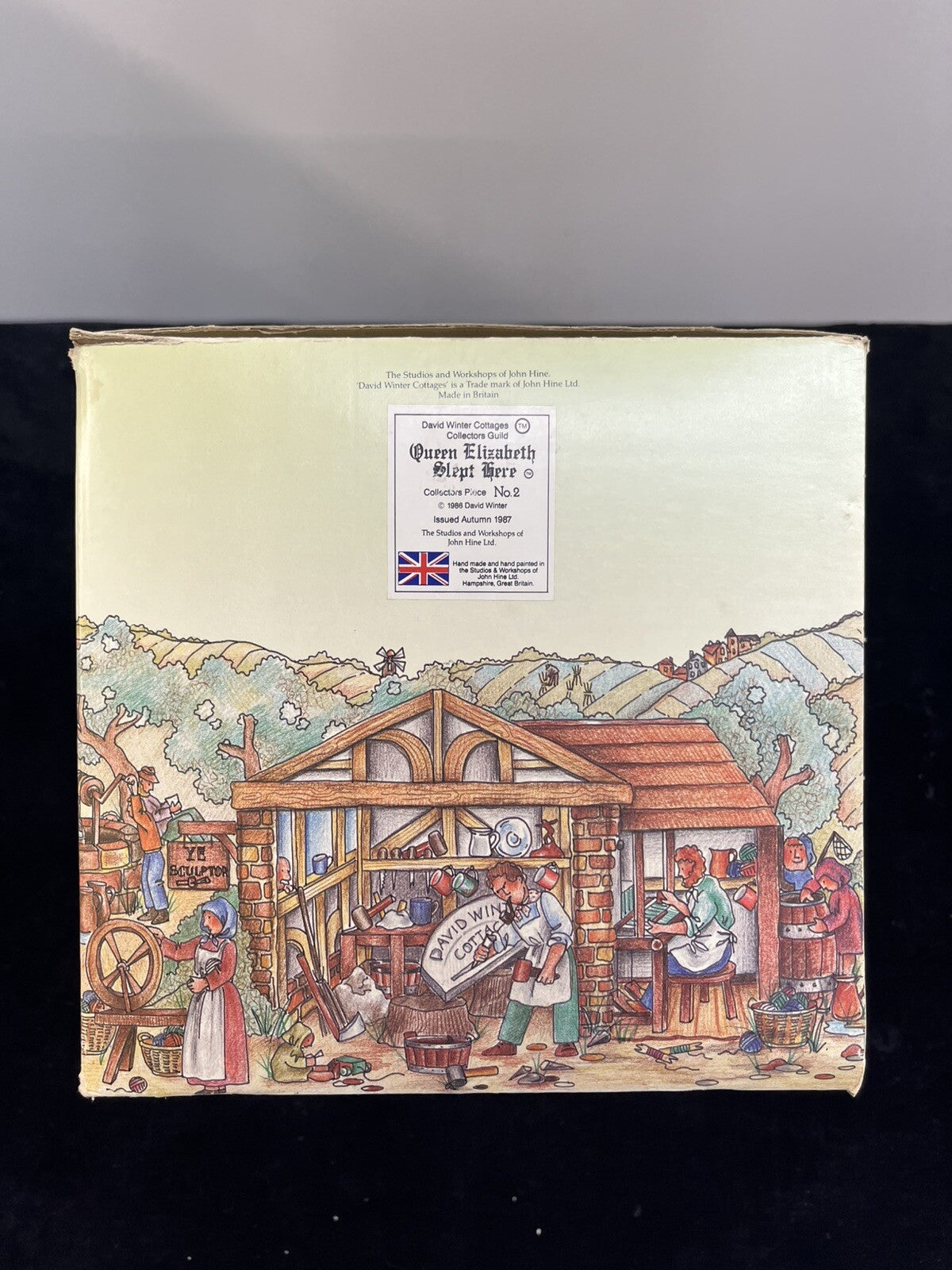 David Winter Queen Elizabeth Slept Here W / COA / Box / Packaging