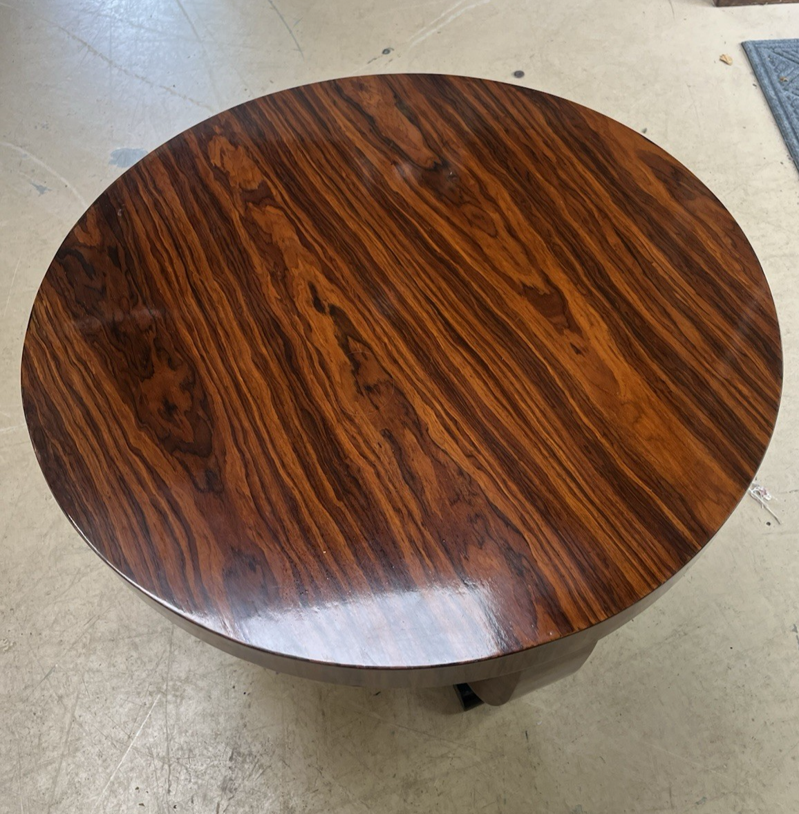 ART DECO STYLE ROUND CENTER TABLE 31" DIAMETER