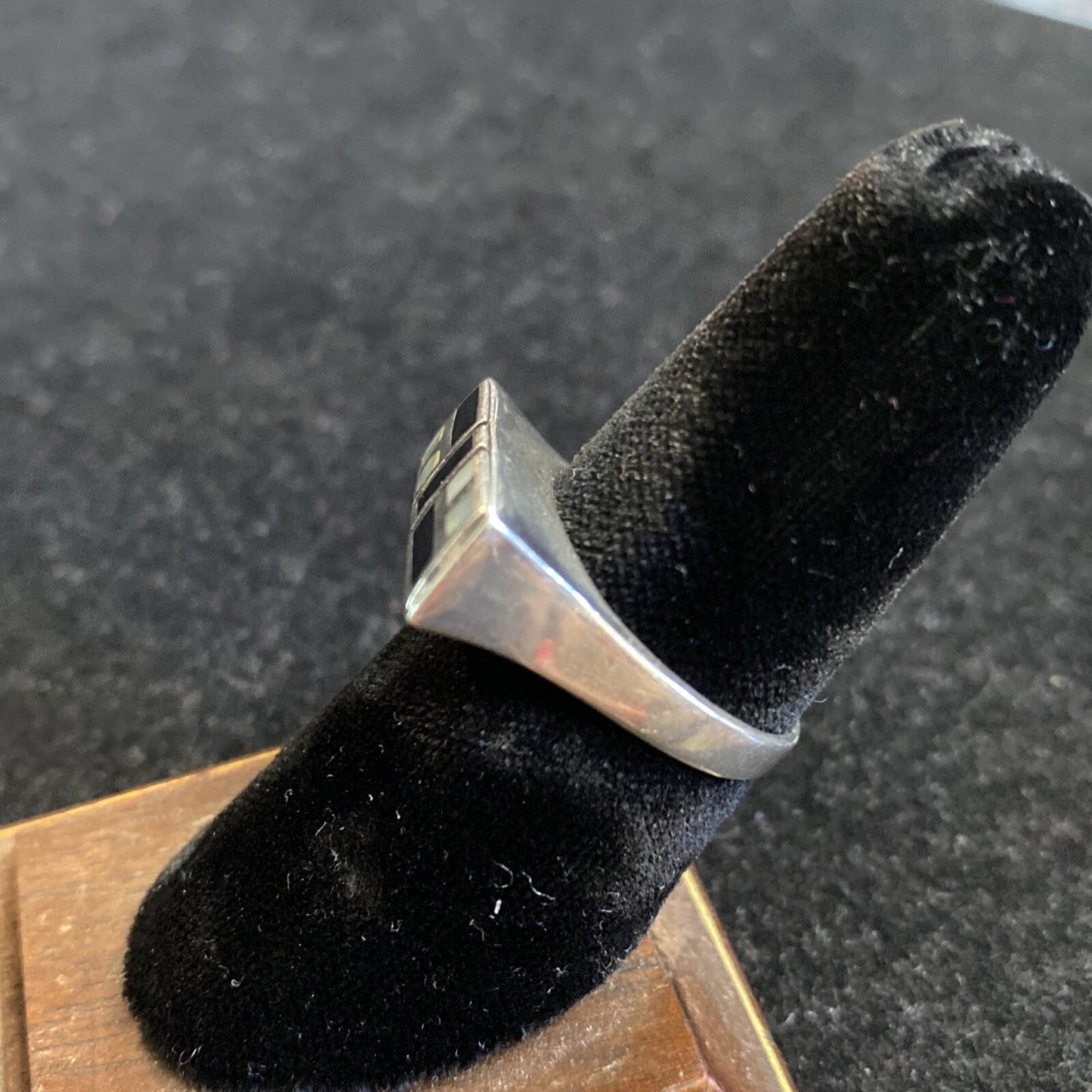 Sterling Silver 925 Mother of Pearl & Onyx Ring SZ 6.75 4.5g JM21