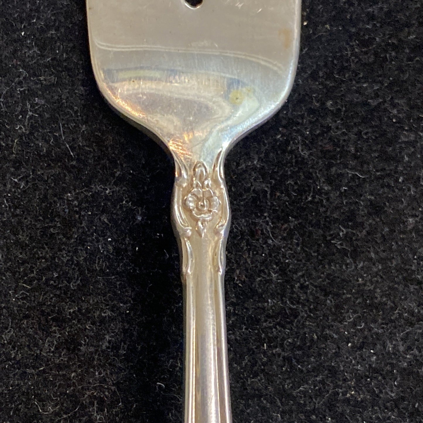 Sterling Heirloom Grandeur Pattern by Oneida 6 5/8" Salad Fork 4 Avail 37.3g ea