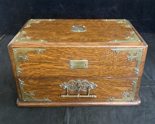 ENGLISH EDWARDIAN GILT METAL-MOUNTED OAK SMOKERS BOX CADDIE CHEST