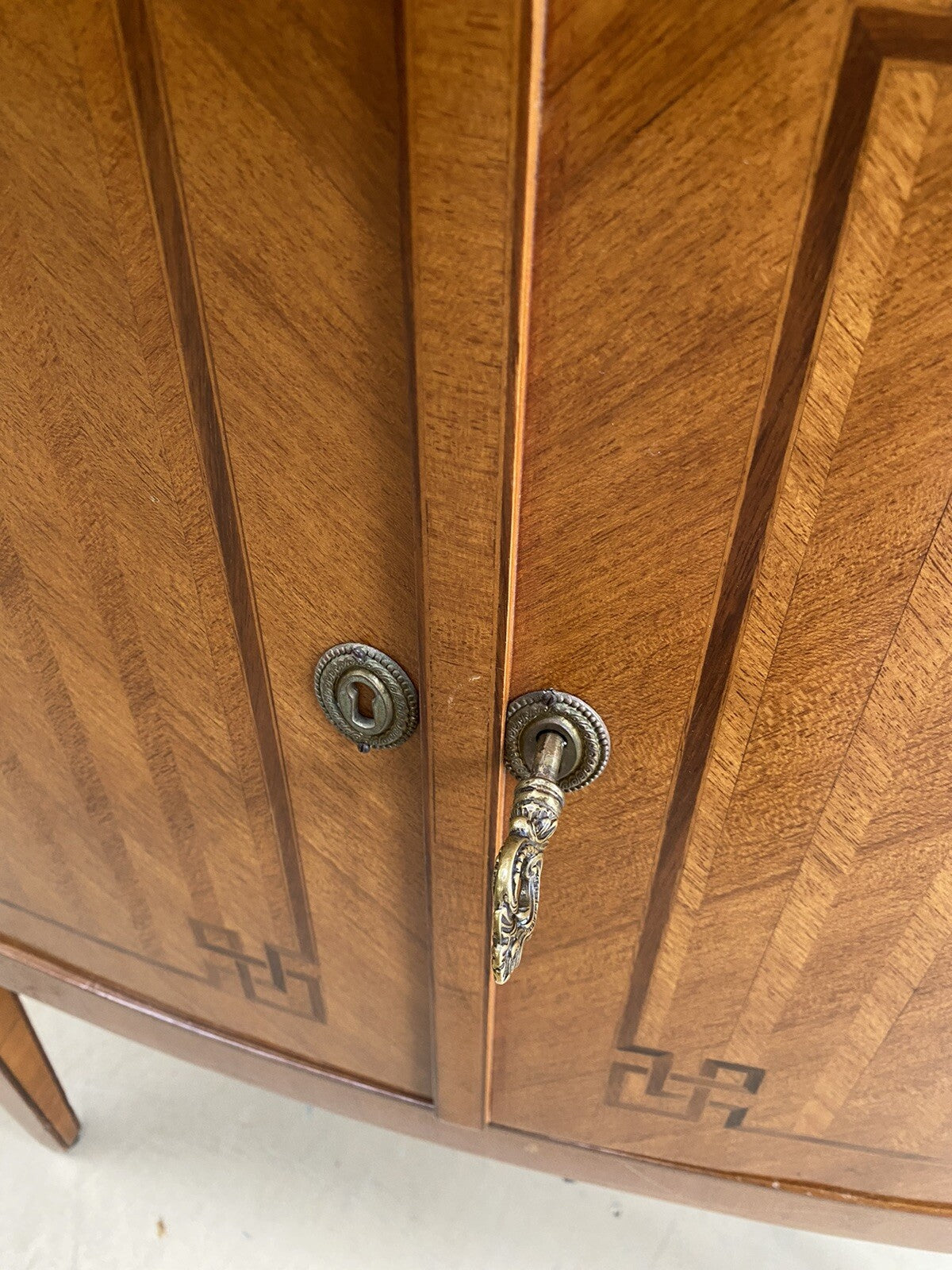 ITALIAN NEOCLASSICAL MATCHED VENEER PARQUETRY ENTRYWAY CABINET CHEST