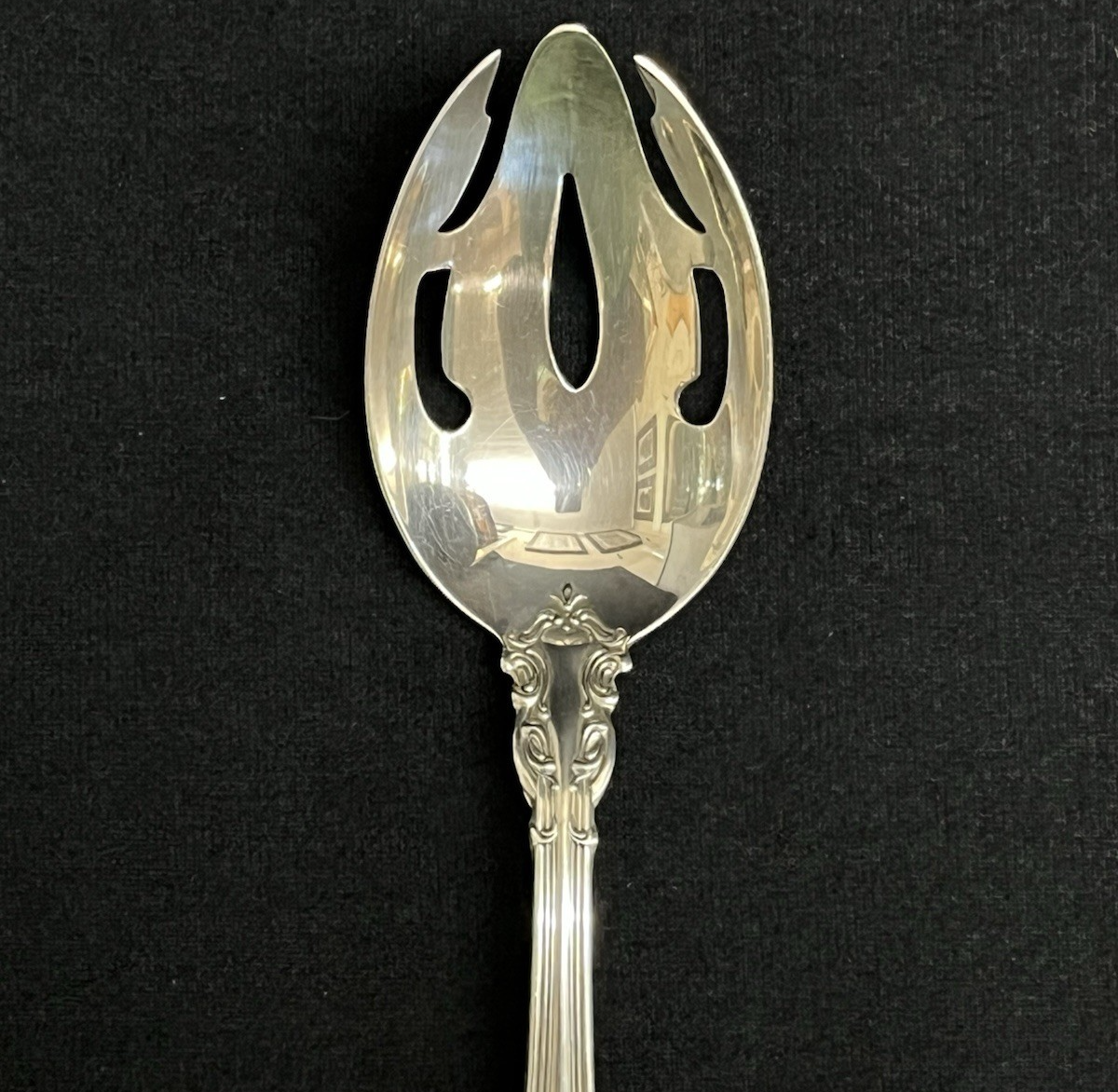 Chantilly by Gorham Sterling Silver 63.33g Pierced Serving Tablespoon 8 3/8"