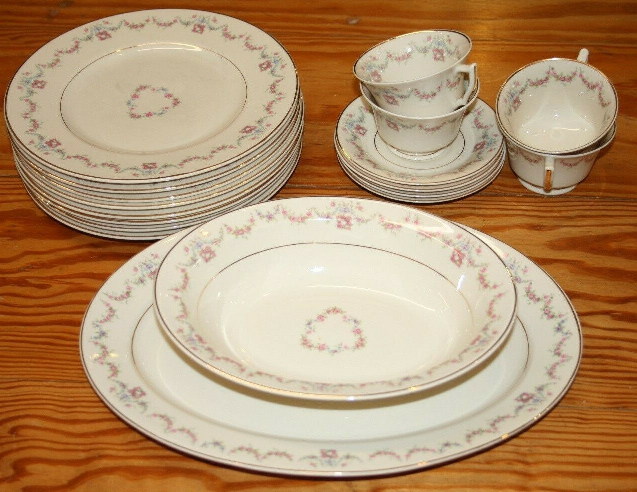 18Pc. SYRACUSE CHINA OLD IVORY ARCADIA Dinnerware
