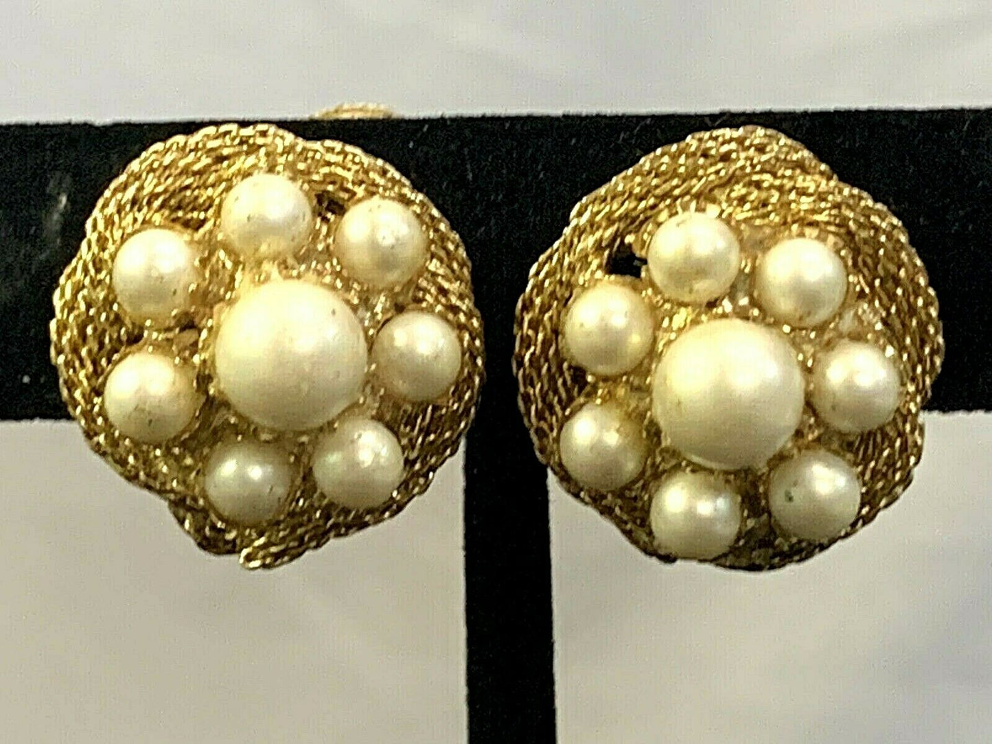 Vintage Pat Pending Round Goldtone Lined Beads Faux Pearl Circles Clip Earrings