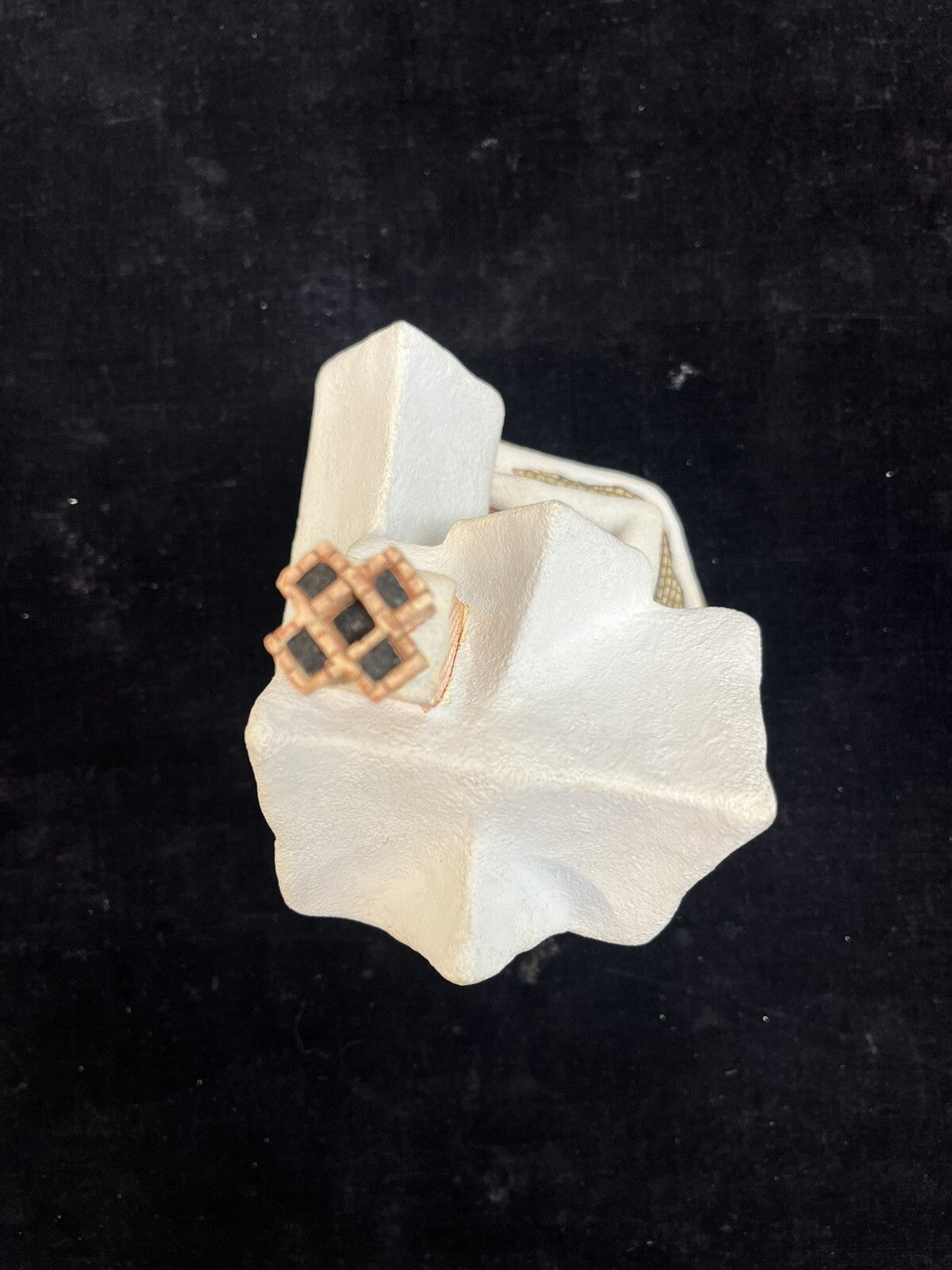 VINTAGE DAVID WINTER COTTAGES MISTER FEZZIWIGS EMPORIUM - ORIGINAL BOX  COA 1990