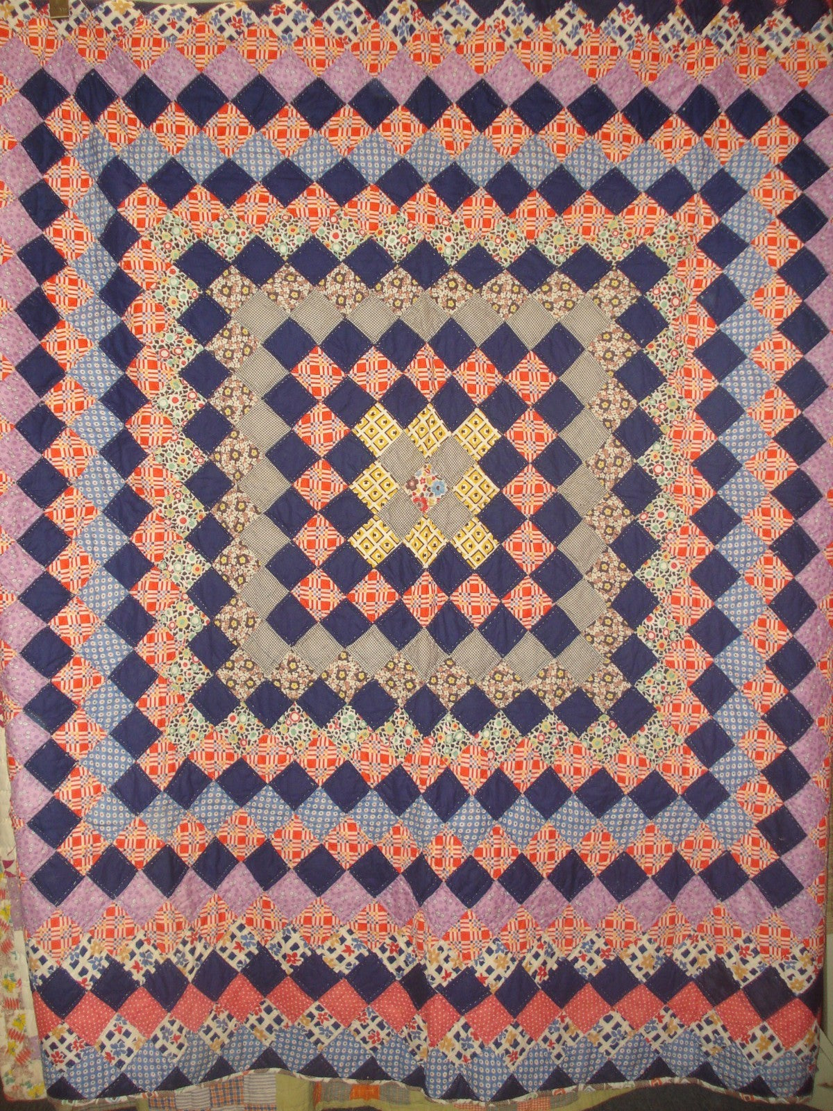 HANDSTITCHED PATCHWORK APPLIQUE DIAMOND PATTERN QUILT BEDSPREAD