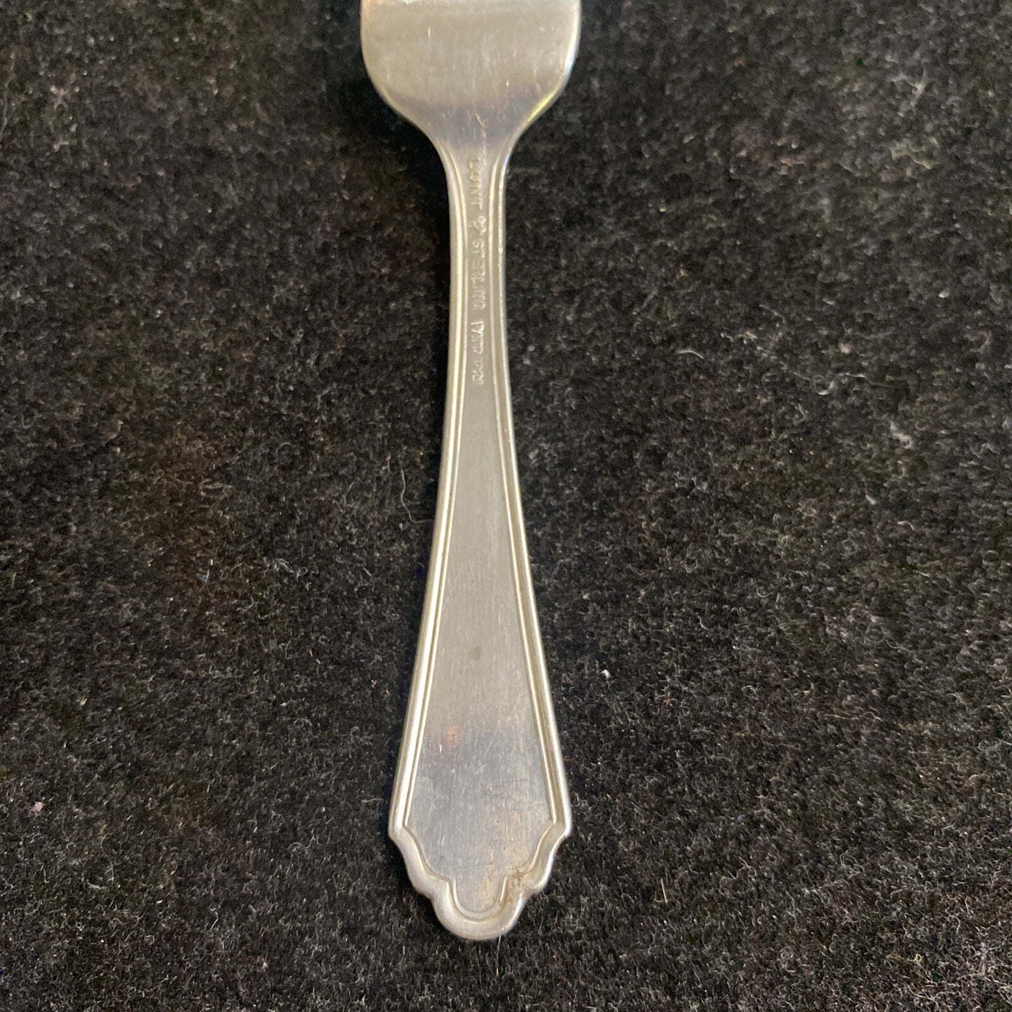 Lunt Sterling Silver William and Mary Baby Fork 4" 1921 16.1g