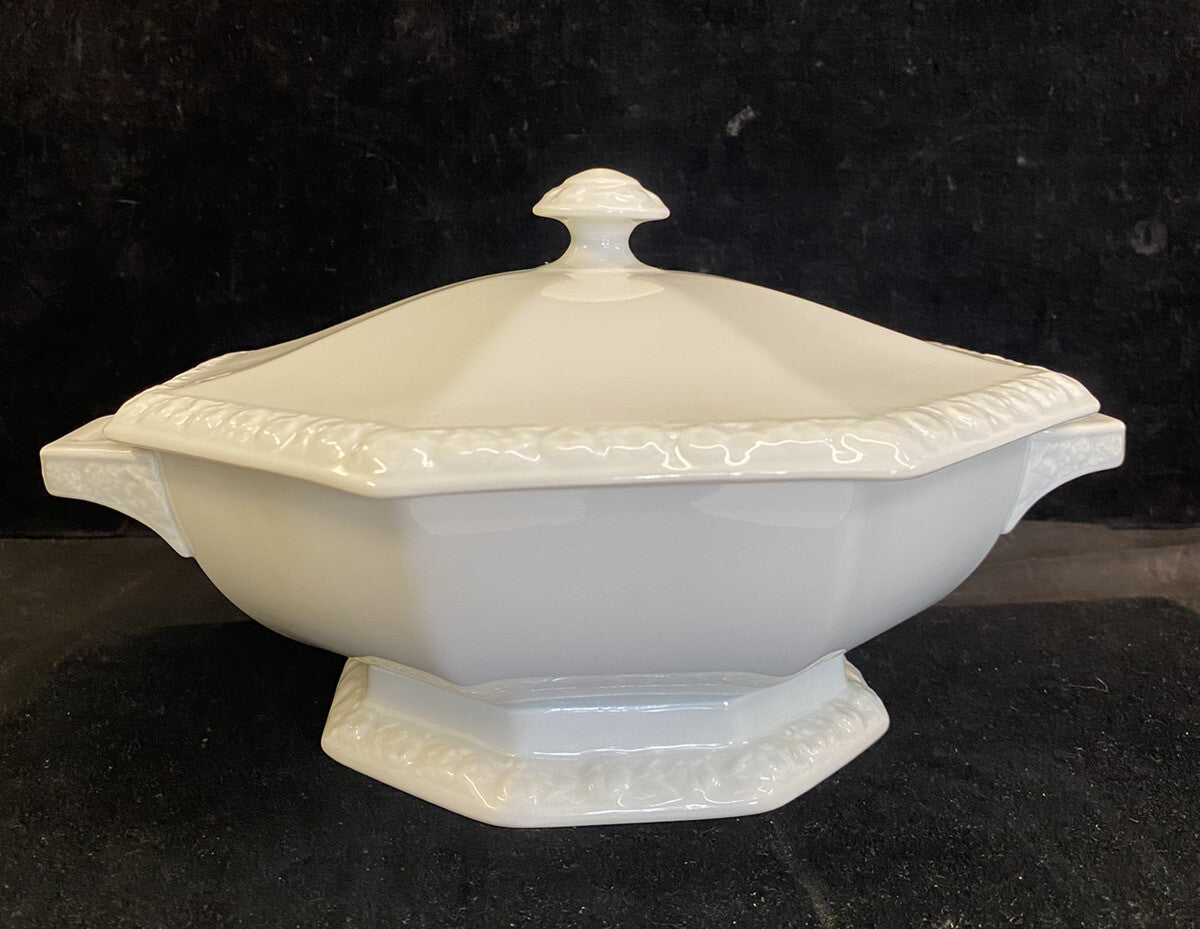 Rosenthal Classic Rose- Maria White Vintage Round Covered Medium Vegetable