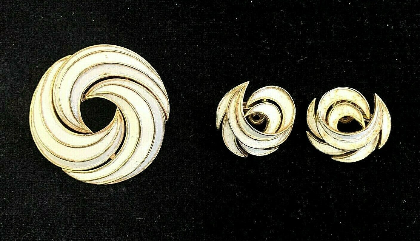 1950's Crown Trifari White Enamel Swirl Brooch Pin and Earrings Set