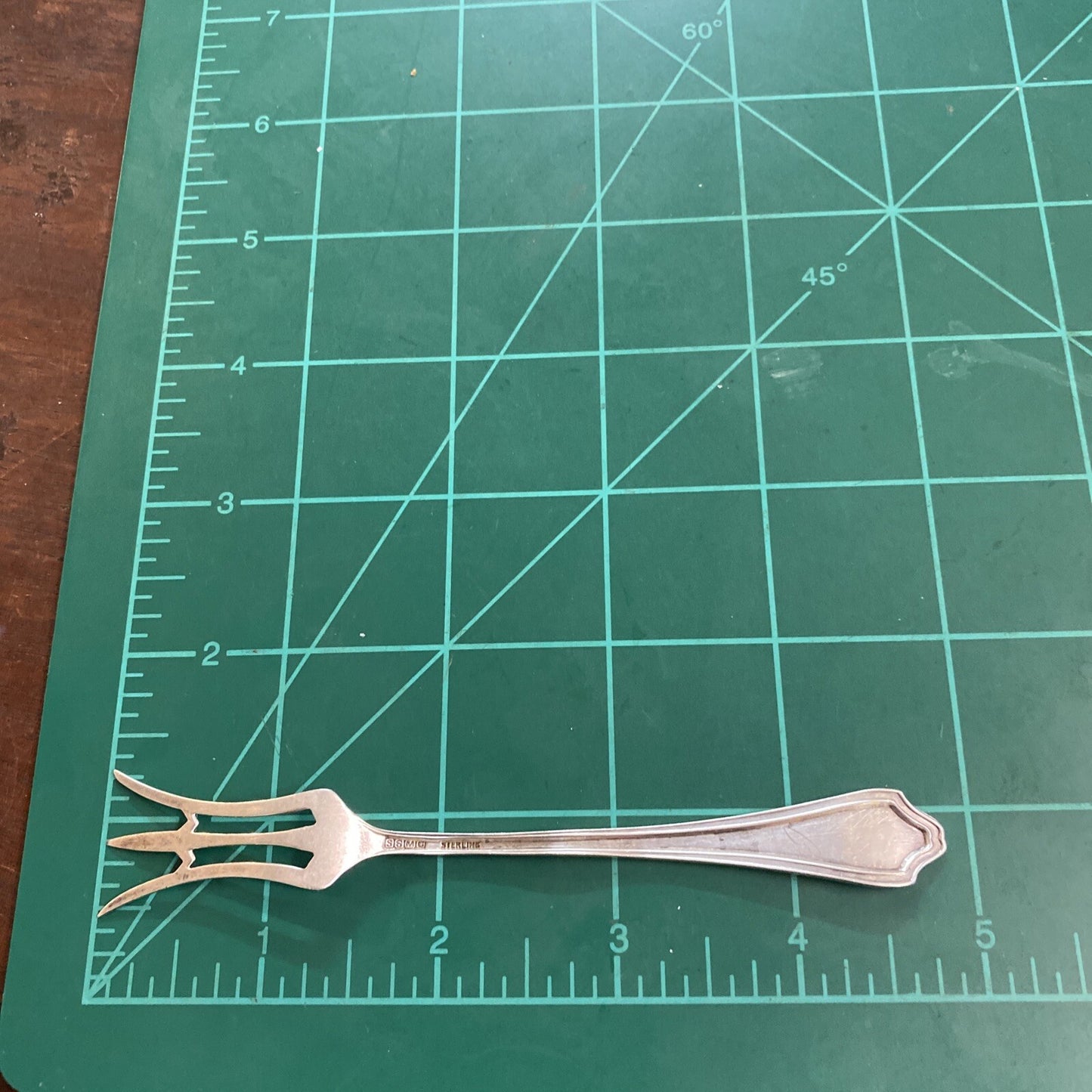 The Sterling Silver Mfg. Co. 4 7/8" Lemon Fork 1909-1932 7.7g PATTERN?