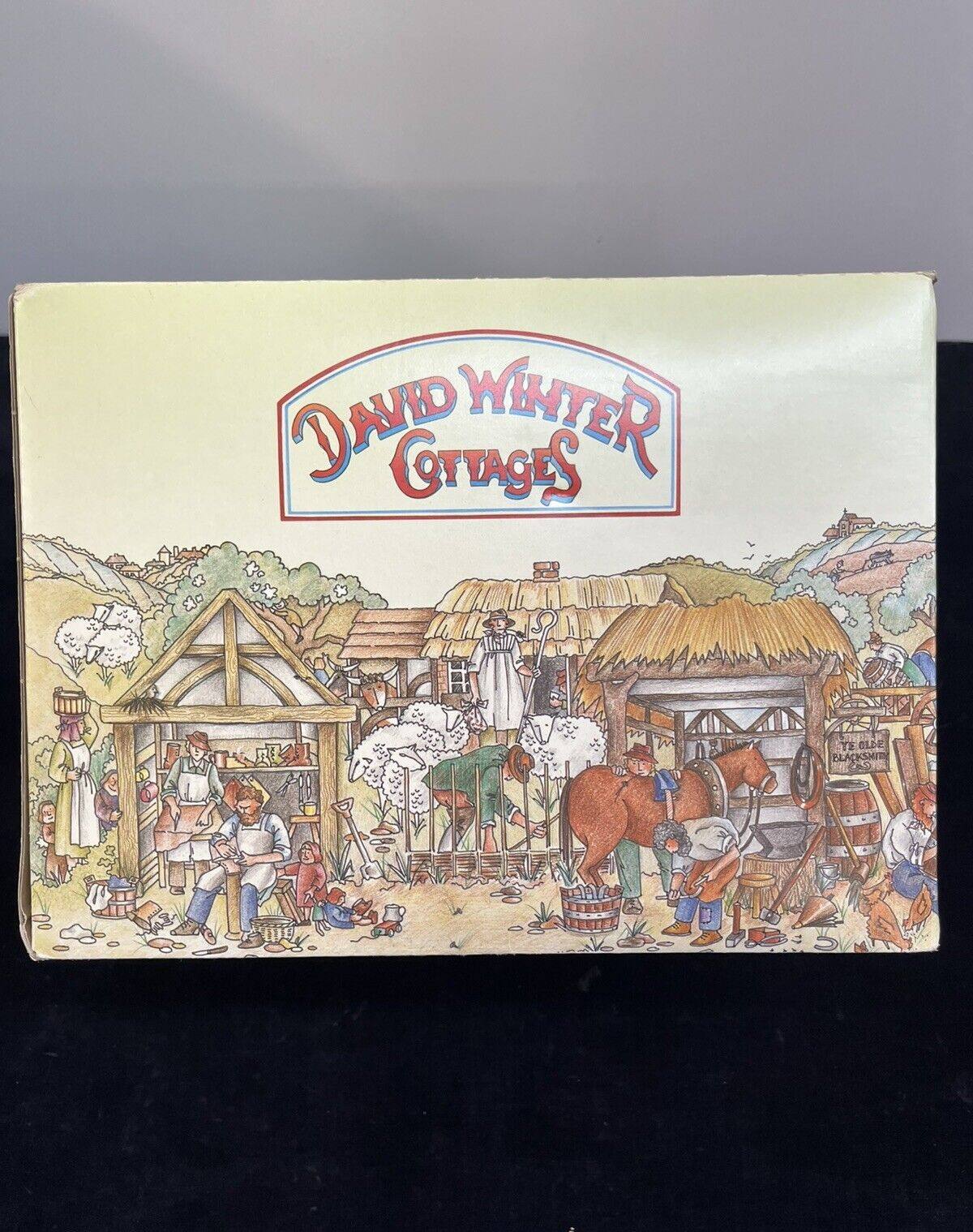 David Winter Queen Elizabeth Slept Here W / COA / Box / Packaging