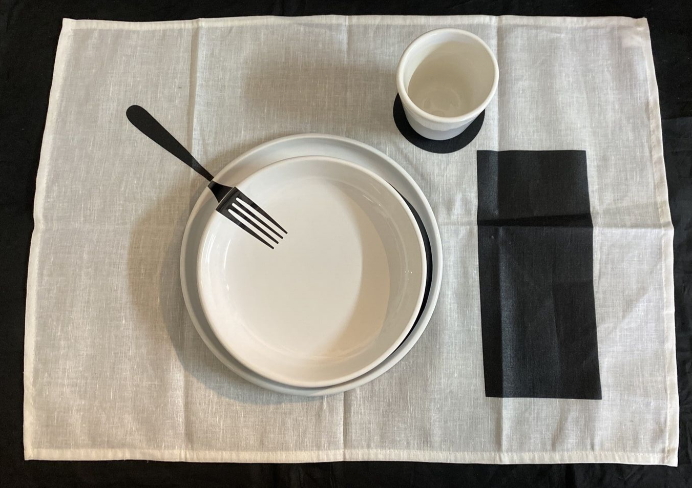 Bosa Dinner Place Set Italy by Sandra Bautista "Shadow Placemat"  Orig box