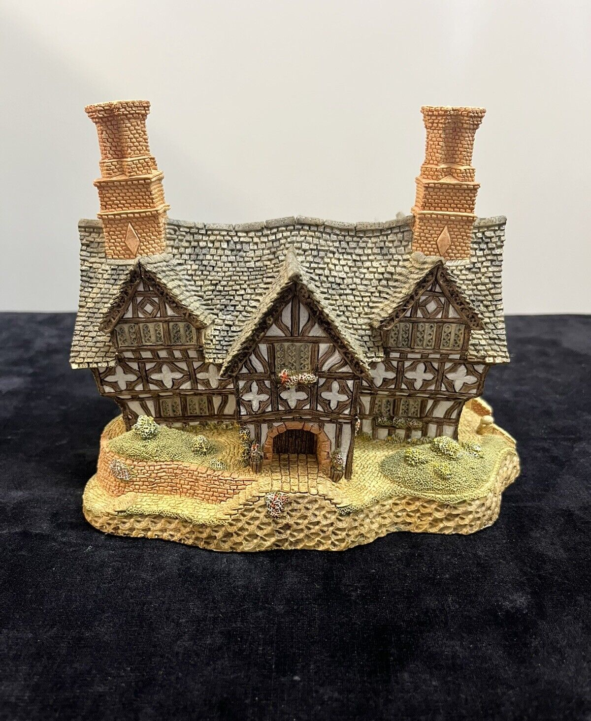 David Winter Queen Elizabeth Slept Here W / COA / Box / Packaging