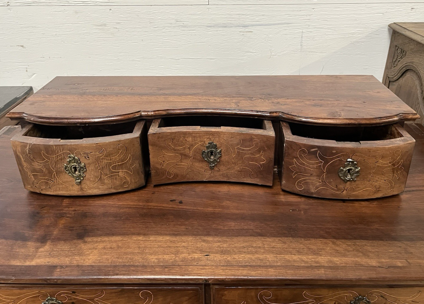 ANTIQUE SPANISH BAROQUE RUSTIC INLAID WALNUT COMMODE CHEST OF DRAWERS 51" X 24"
