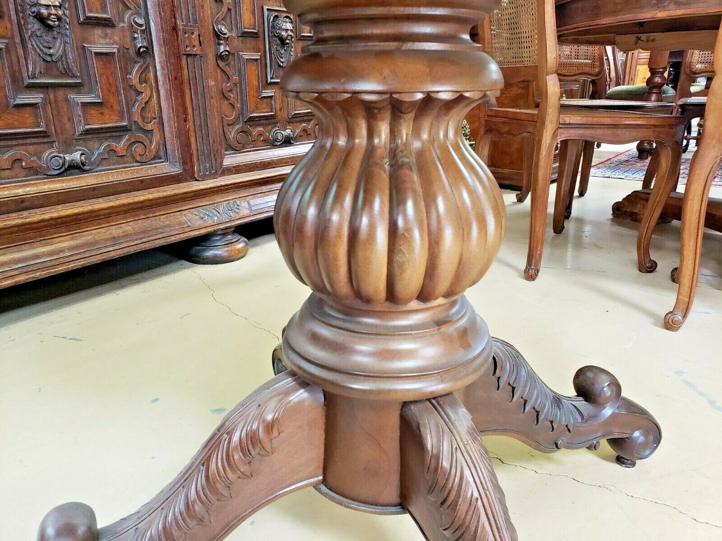 4 ft round Glass Top Table w Carved Mahogany Pedestal Base Great Foyer Breakfast