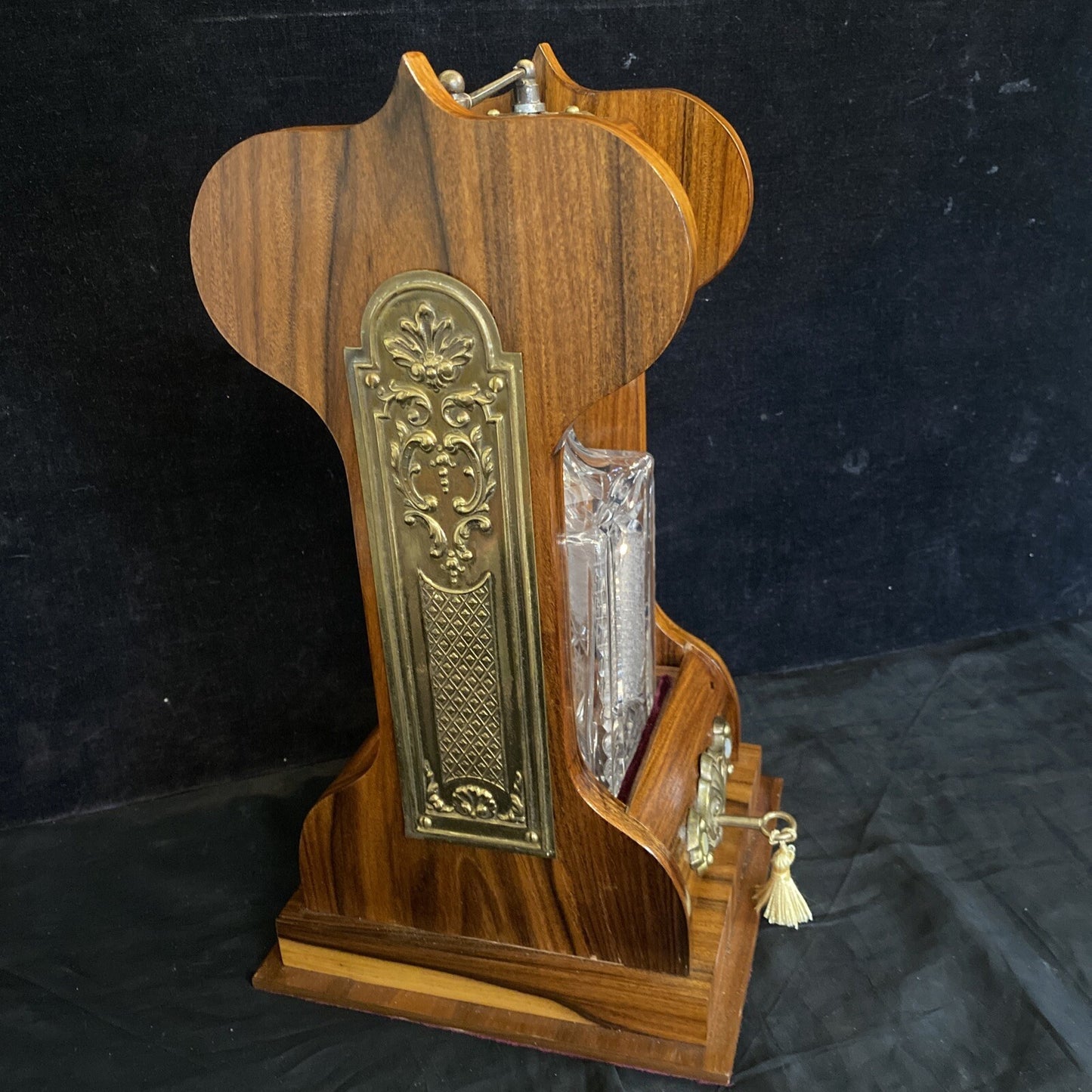 ENGLISH ROSEWOOD BRASS-MOUNTED TANTALUS SINGLE CUT GLASS DECANTER LIQUOR CADDIE