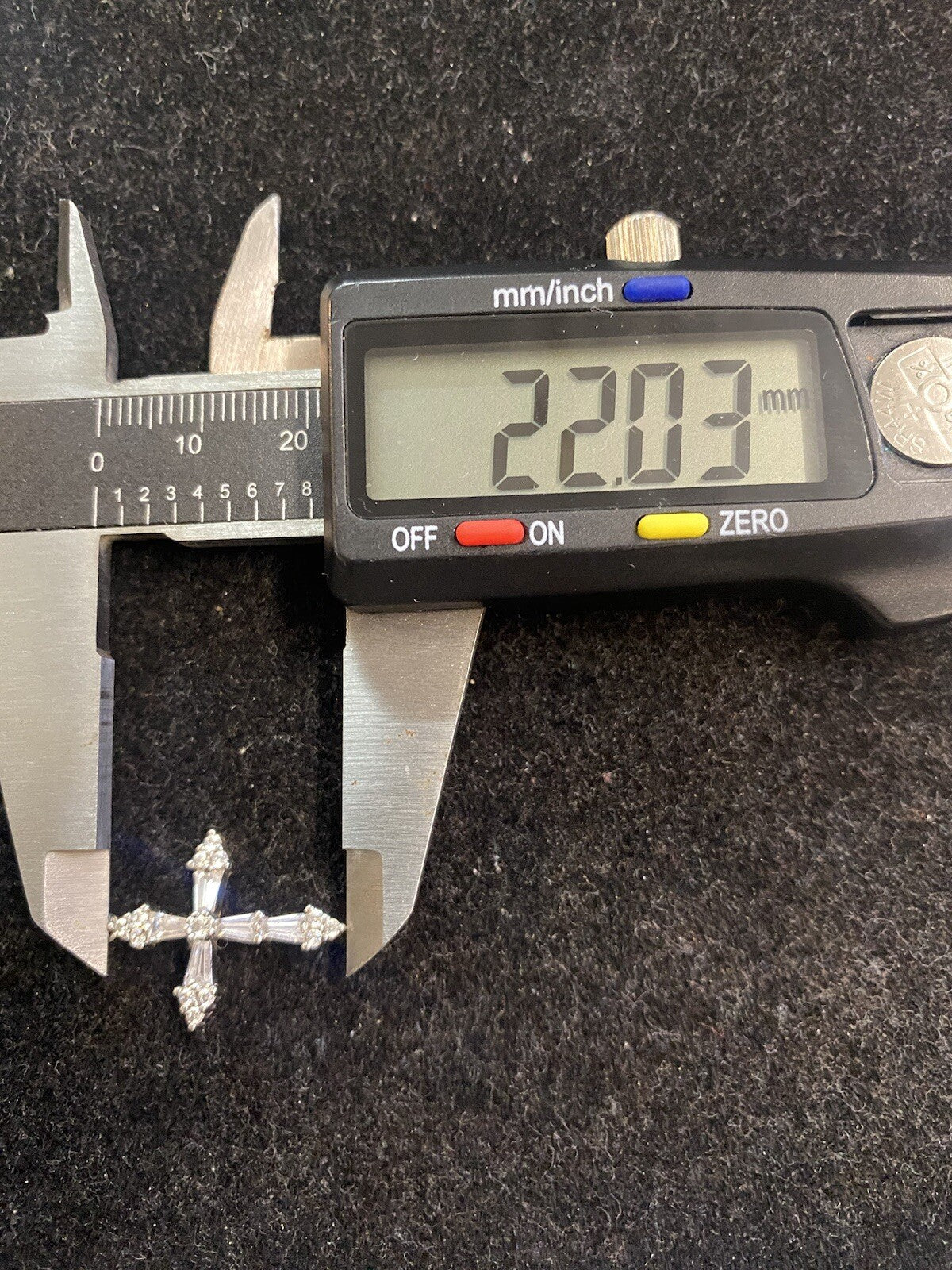 Sterling Silver 925 CZ Stone Cross Shaped Pendant 1.7g