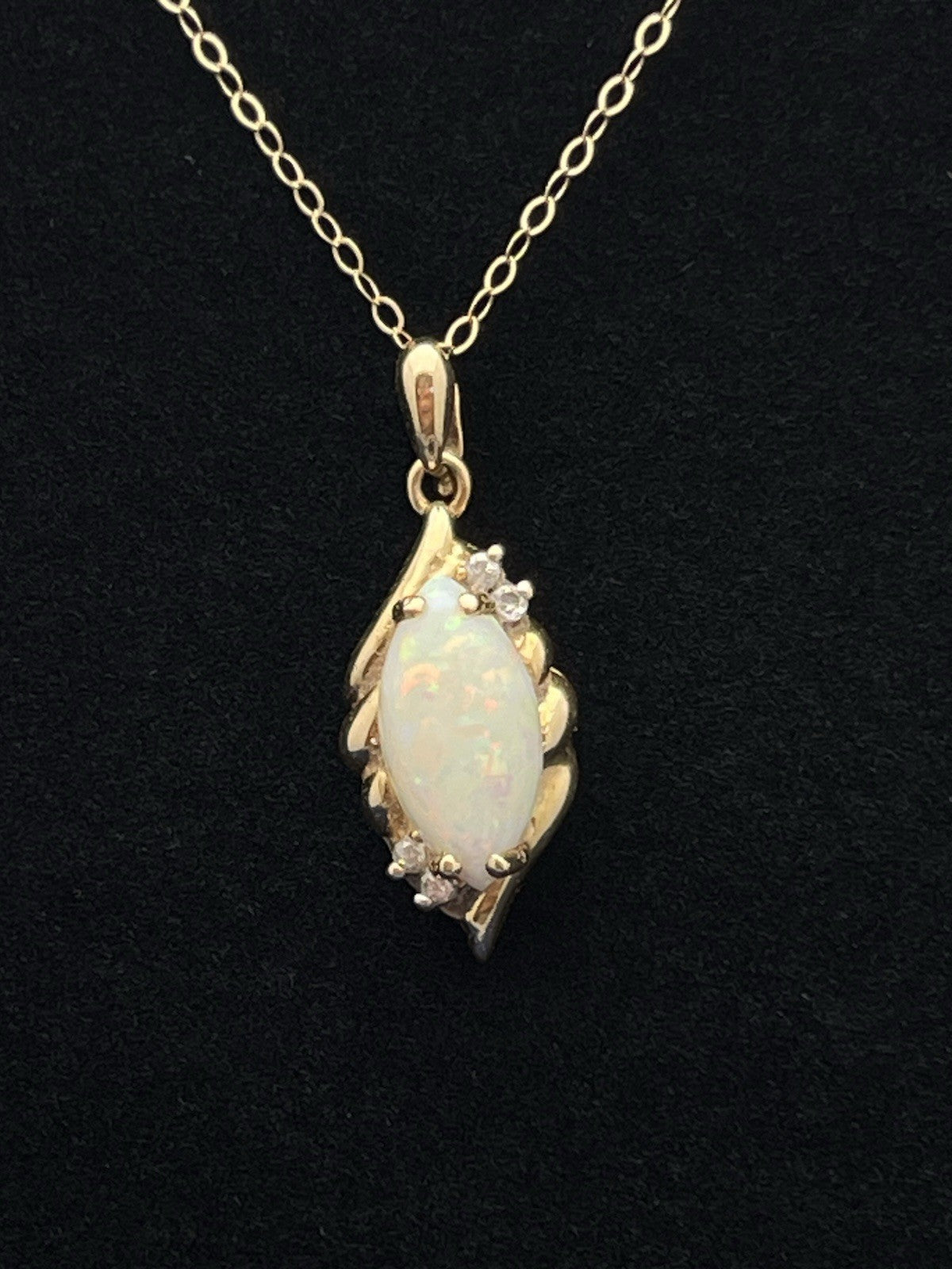1.87g 14K Yellow Gold & Opal Pendant Necklace 18.25" 14k Yellow Gold Chain
