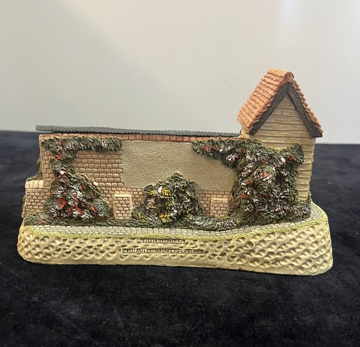 David Winter Cottages Collectors Piece No.6 1989: The Coal Shed w/ box