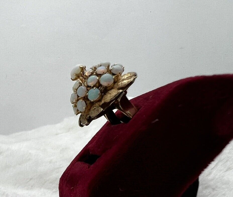 1960's 14 k Yellow Gold Opal Dome Ring 7.1 g        Florentine Leaf Design Sz 7